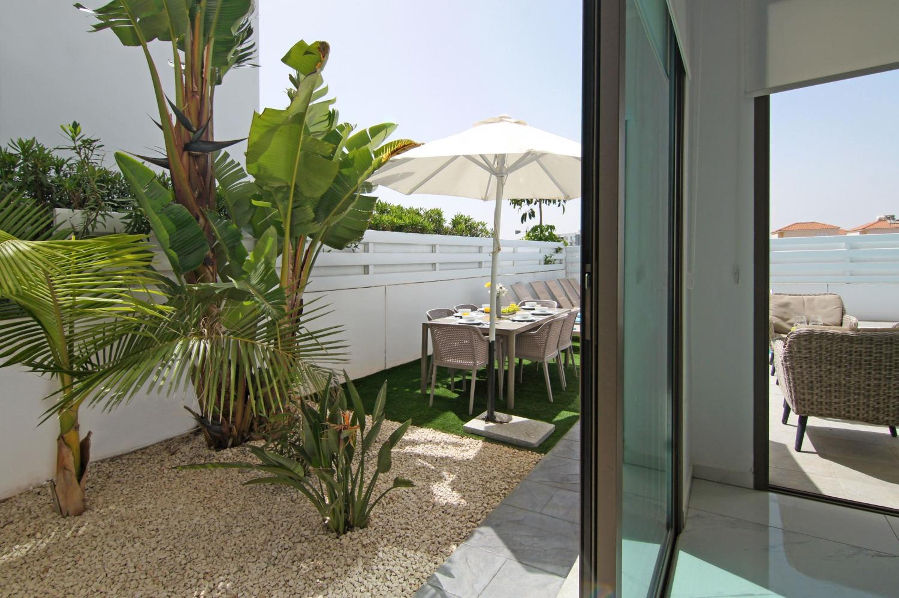 Villa Dina