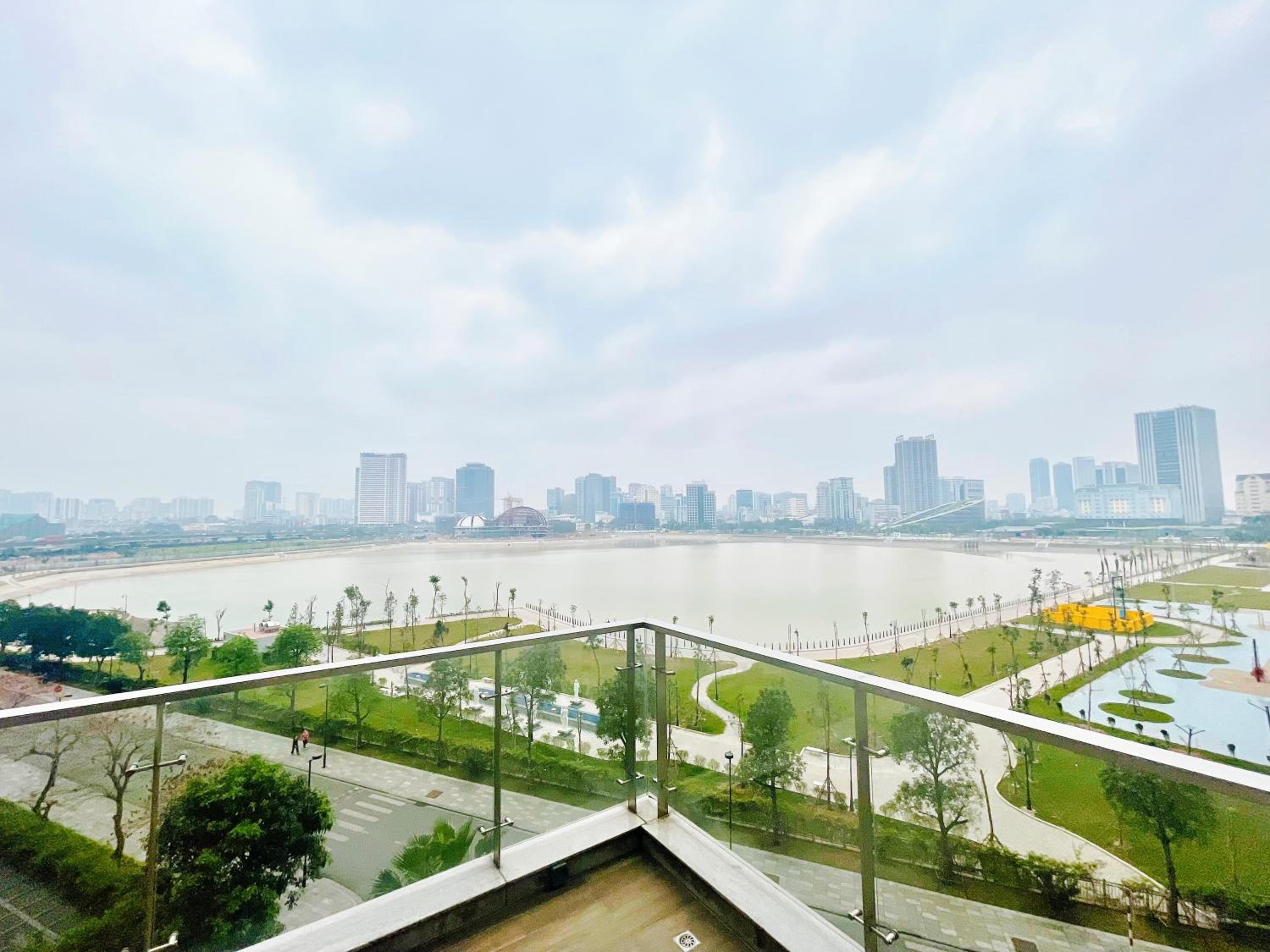 LUXURY APARTMENT VINHOMES SKYLAKE 5min to KEANGNAM