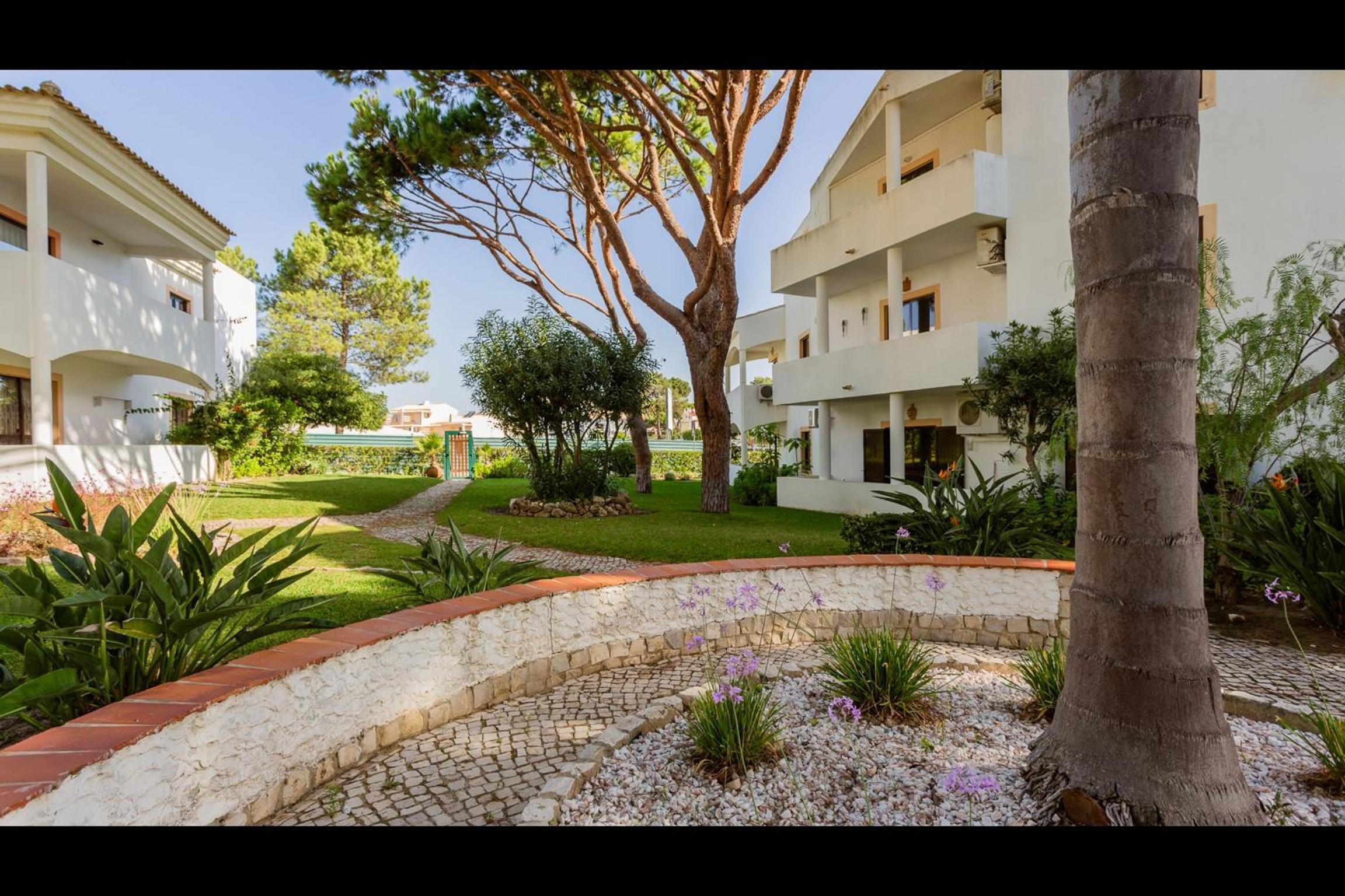 Falésia Modern Flat W/Balcony & Pool by LovelyStay view 3