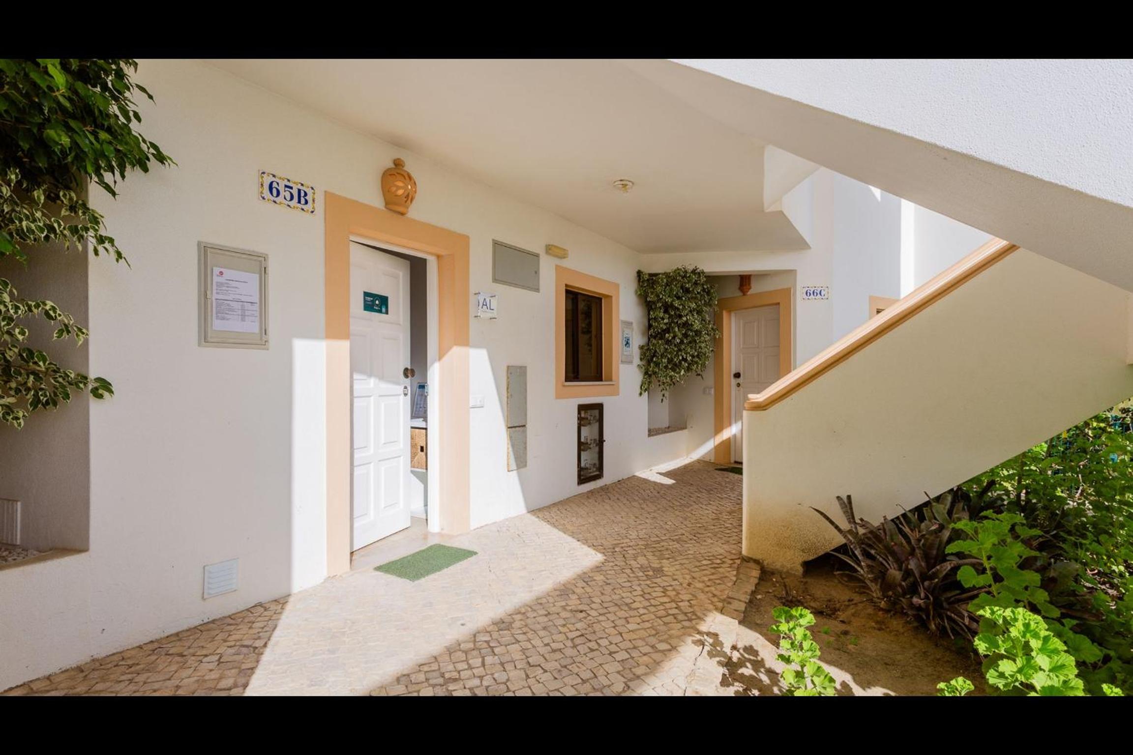 Falésia Modern Flat W/Balcony & Pool by LovelyStay view 4