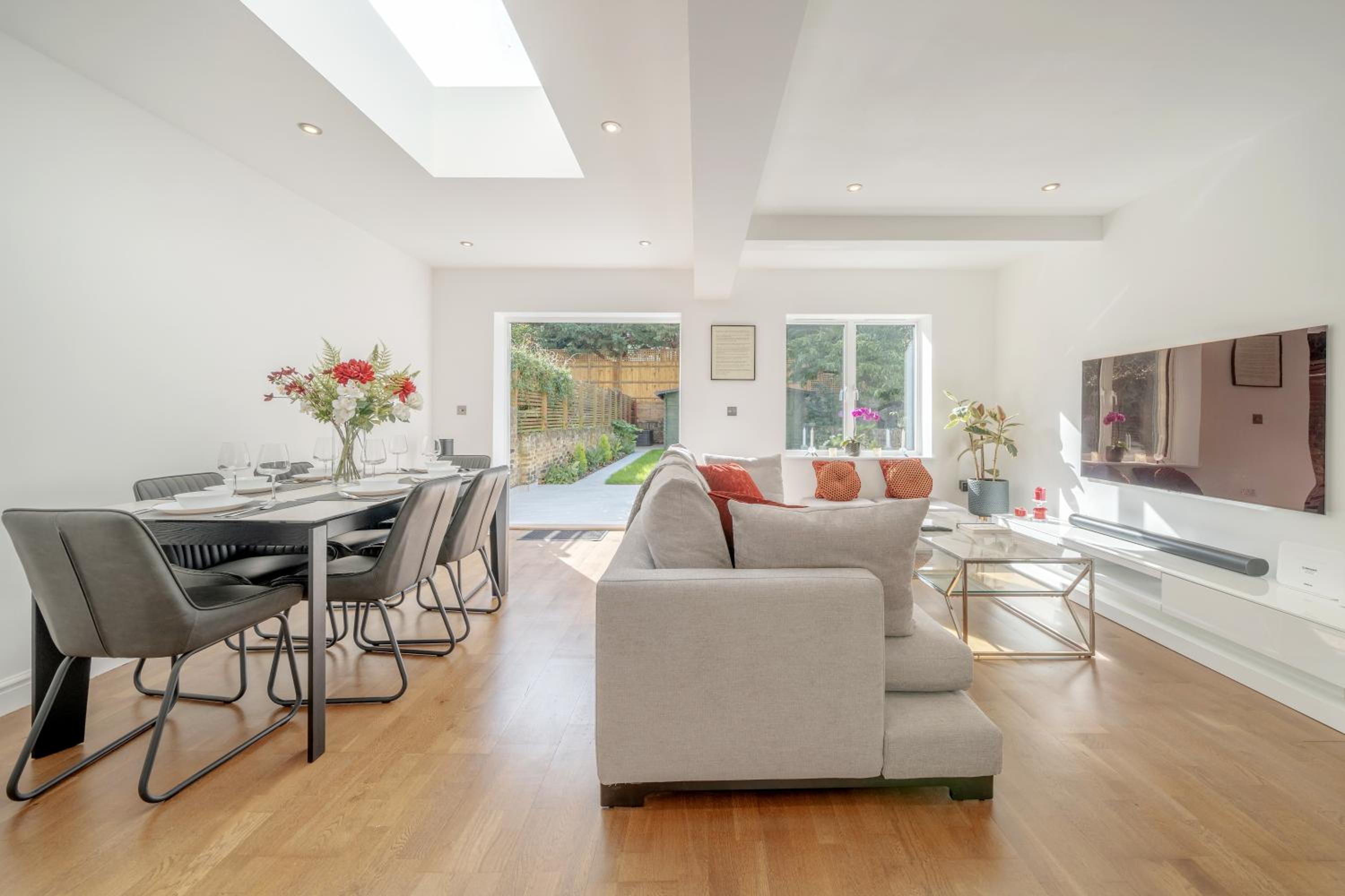 Maida Vale Gem by Little Venice with Stunning Garden