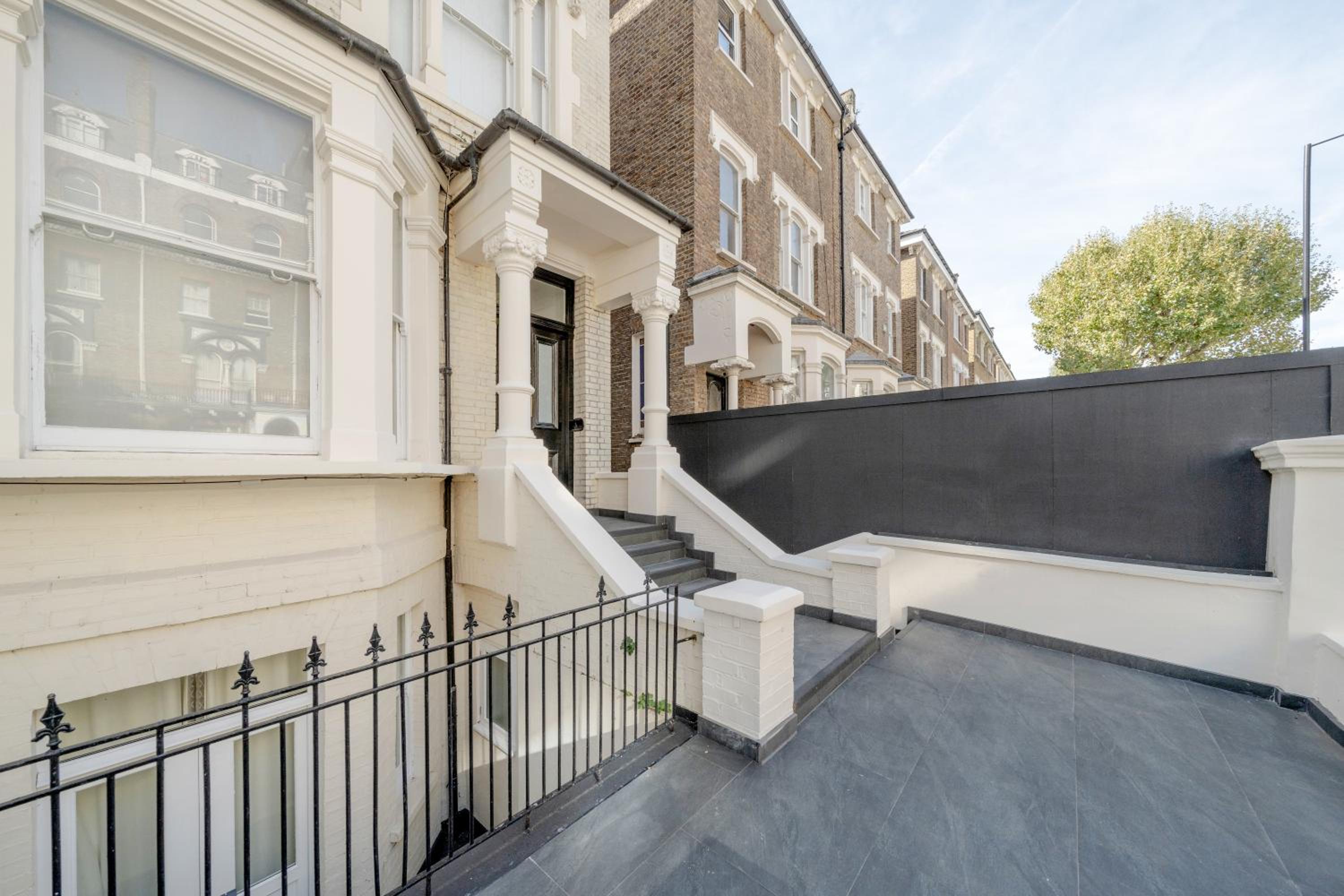Maida Vale Gem by Little Venice with Stunning Garden