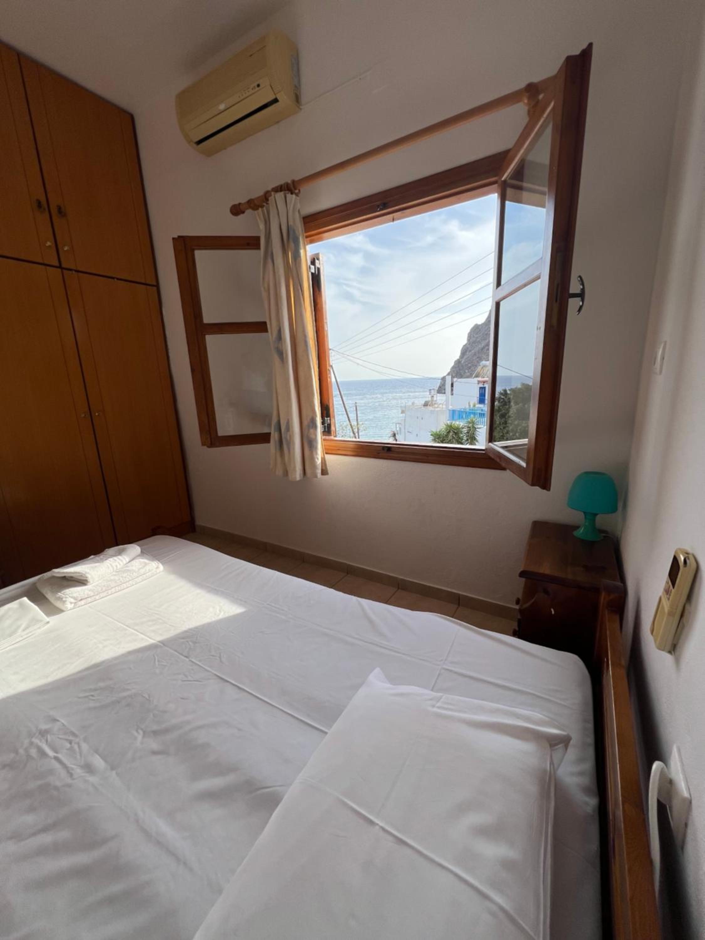Panorama Zimmer und Apartments Lentas view 2