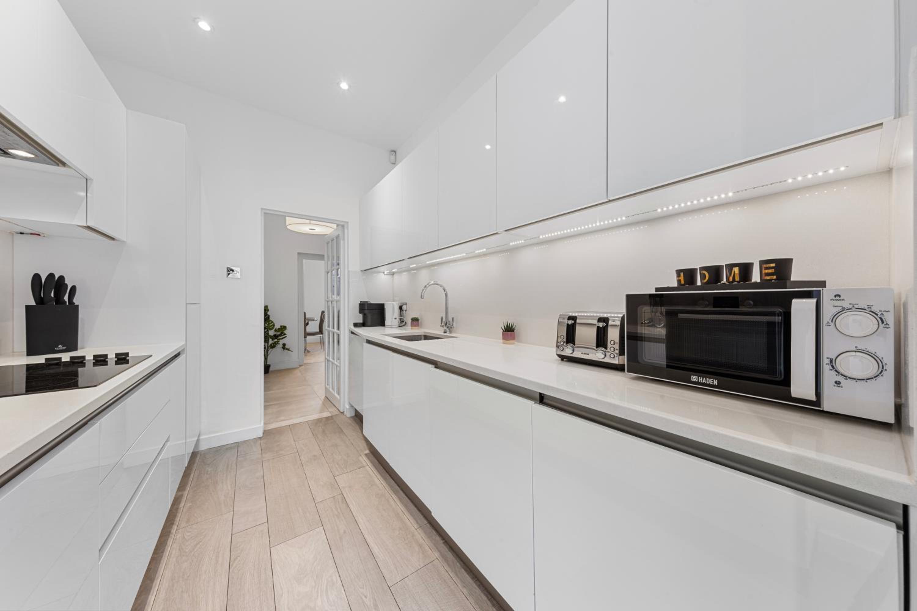Harrods 2 Bed Lux Flat w/patio