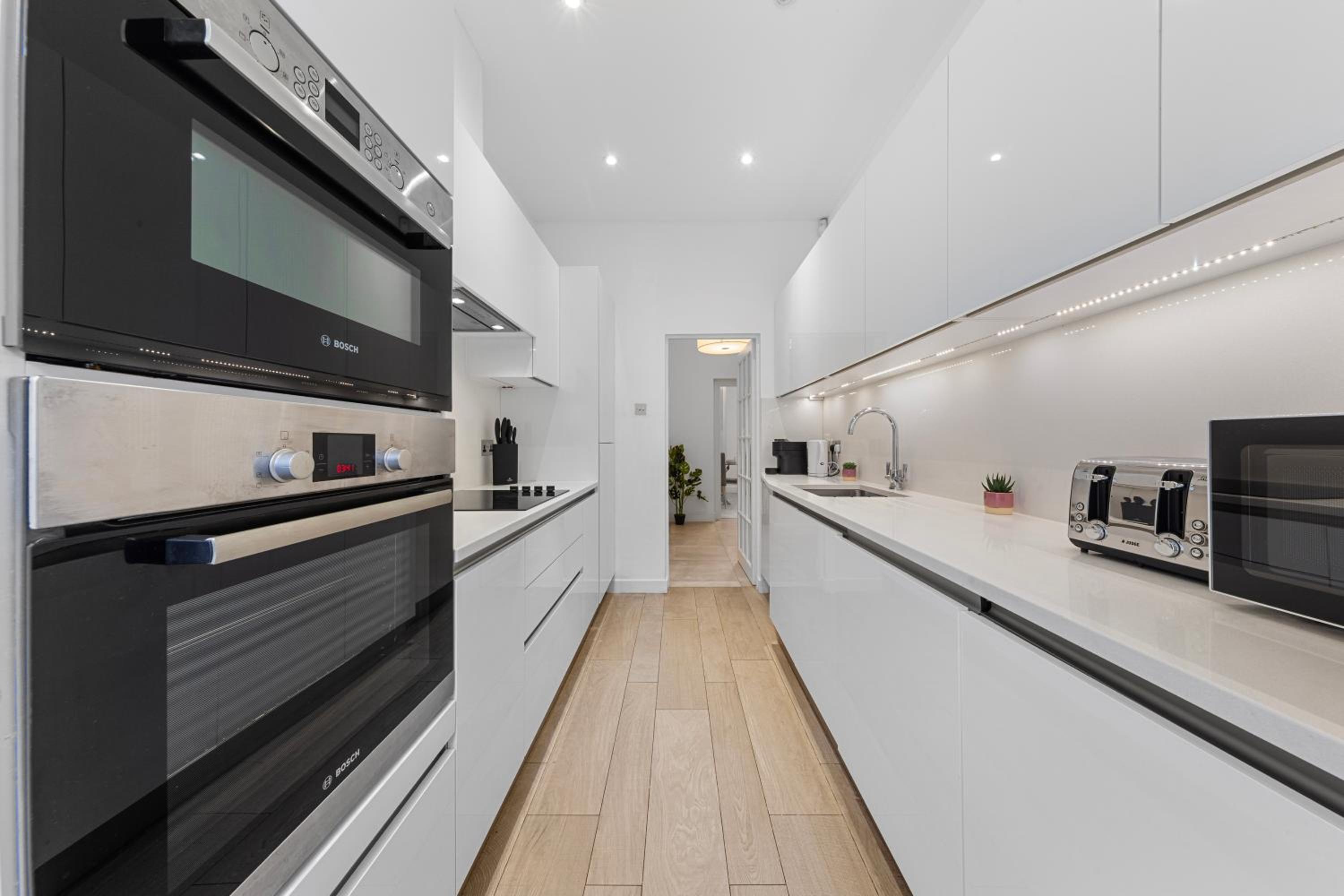 Harrods 2 Bed Lux Flat w/patio