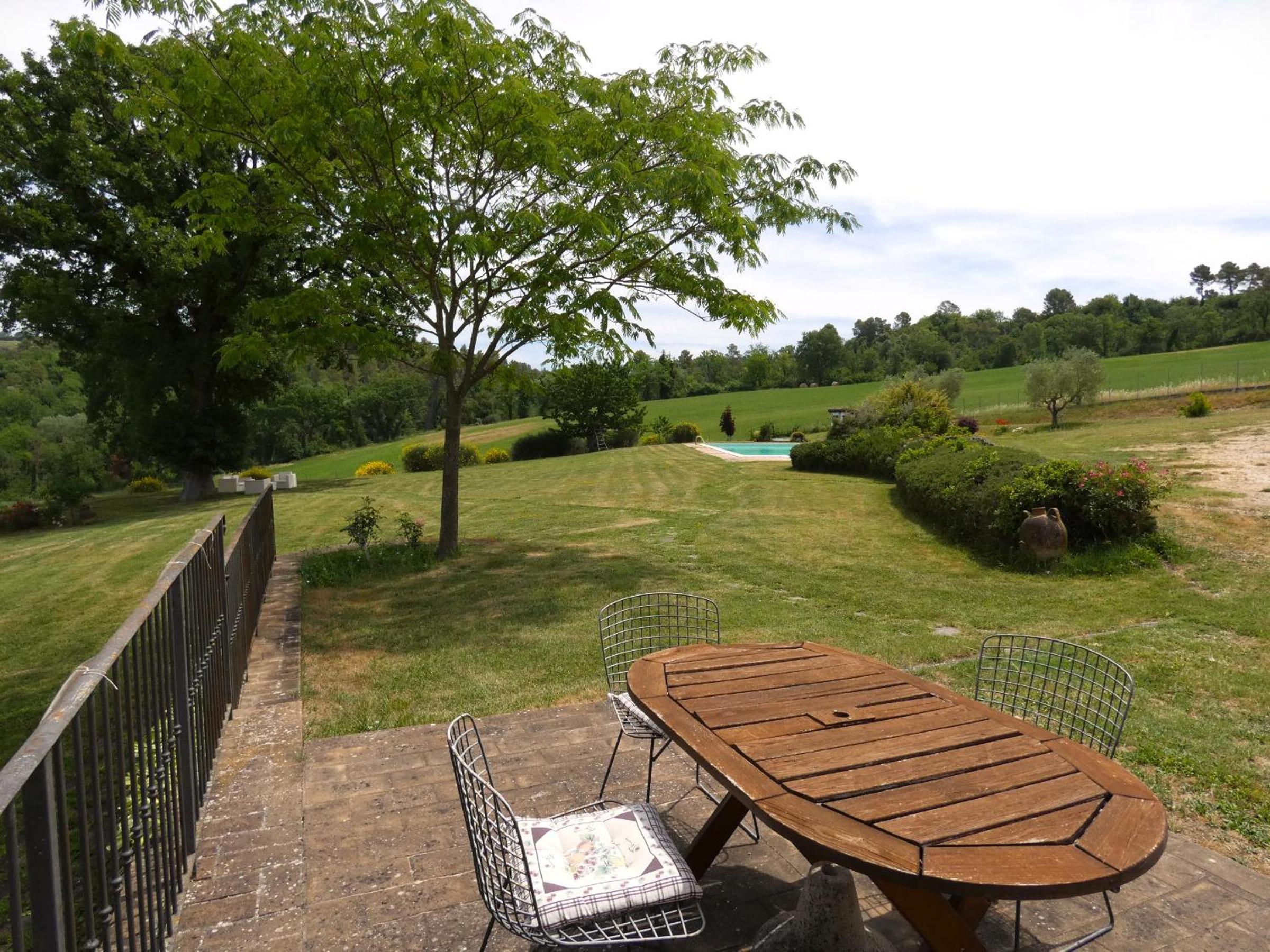 SCAPPO IN UMBRIA, La cantinetta view 5