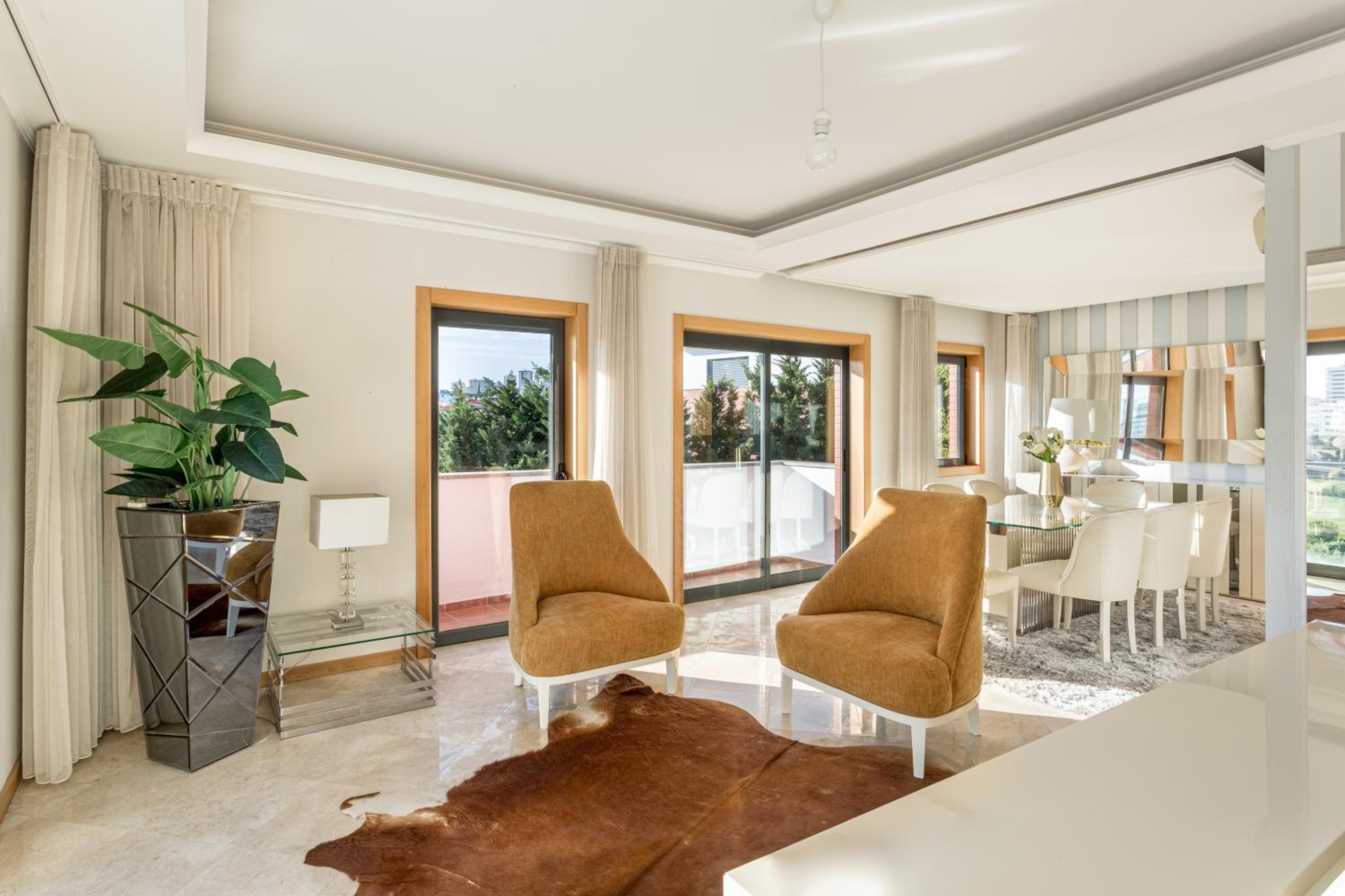 JOIVY Elegant villa w dual pools in Carnaxide