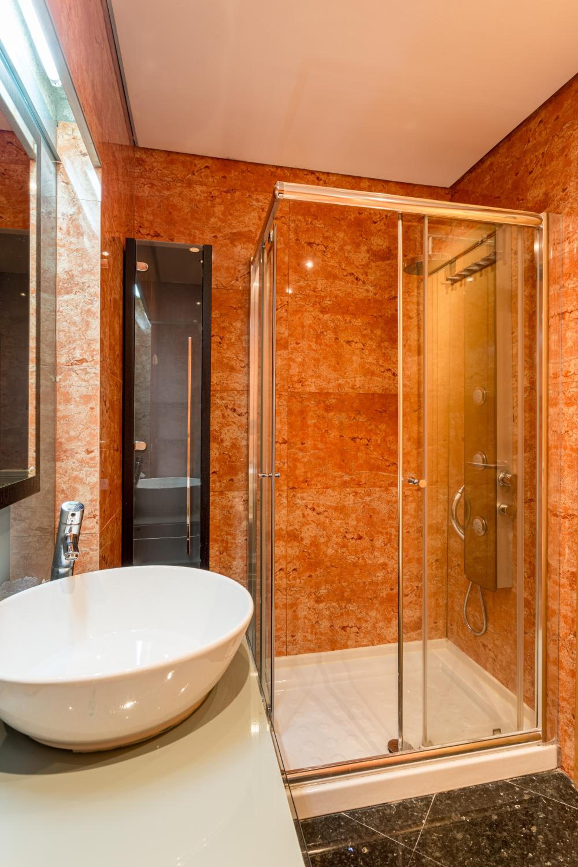 JOIVY Elegant villa w dual pools in Carnaxide