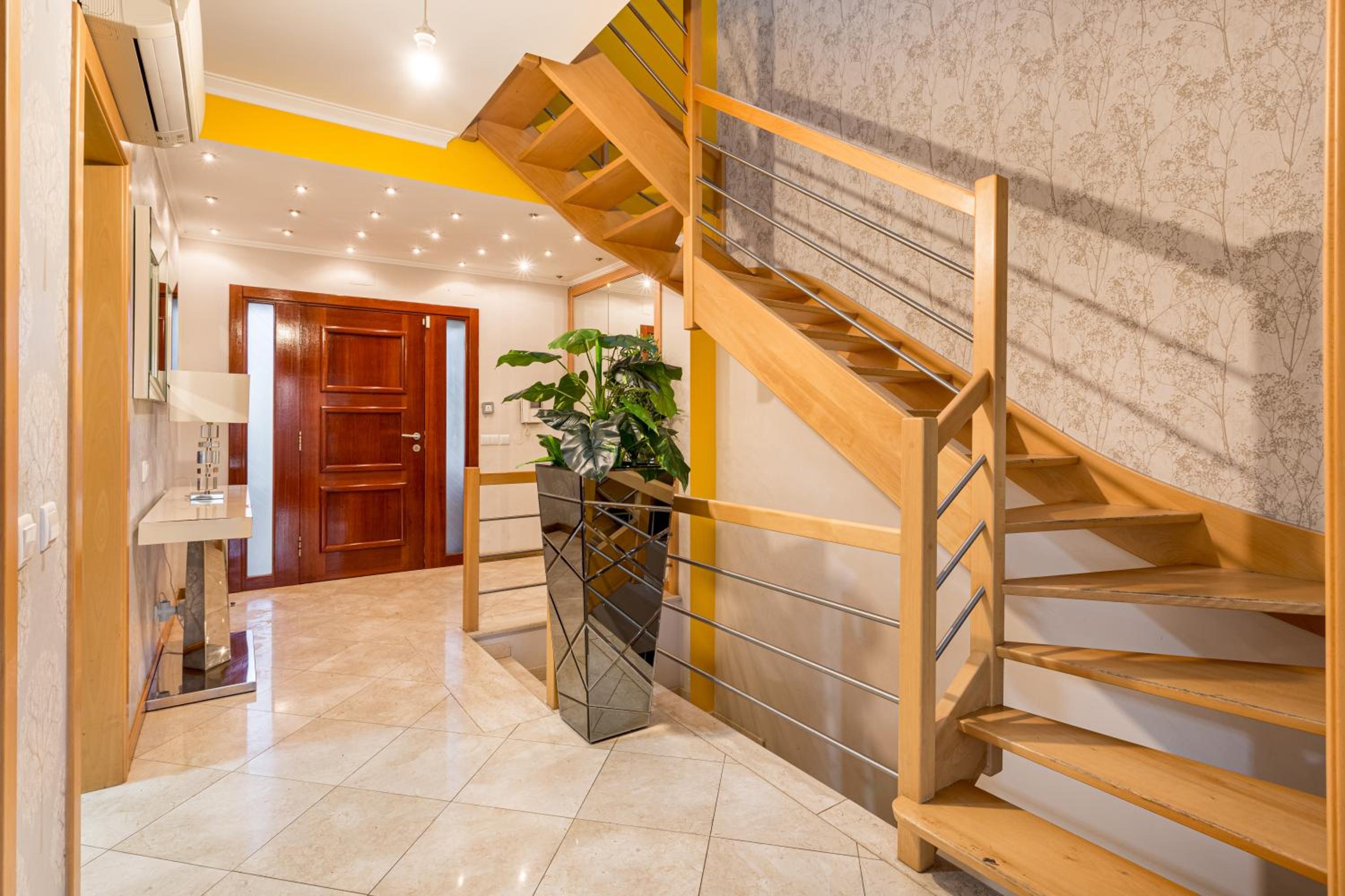 JOIVY Elegant villa w dual pools in Carnaxide