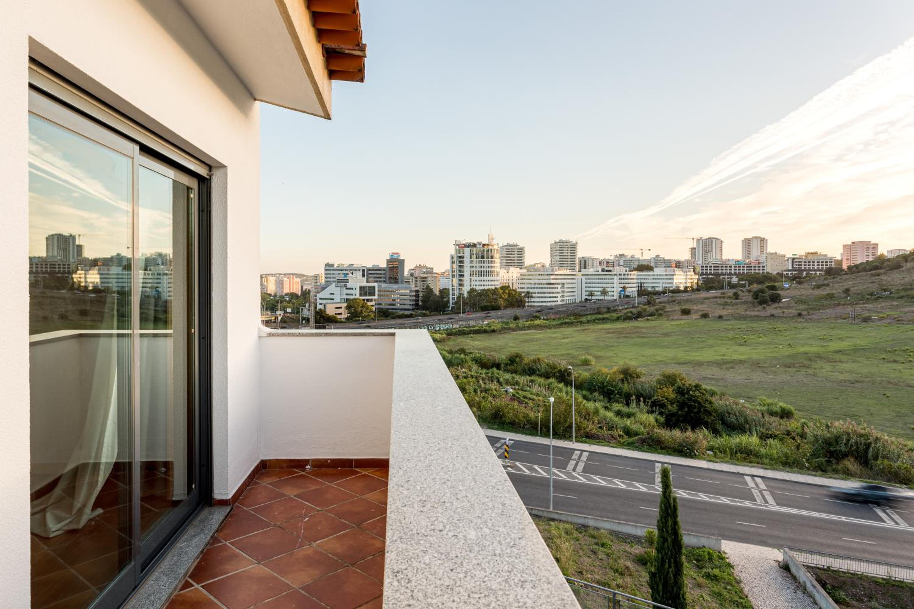 JOIVY Elegant villa w dual pools in Carnaxide