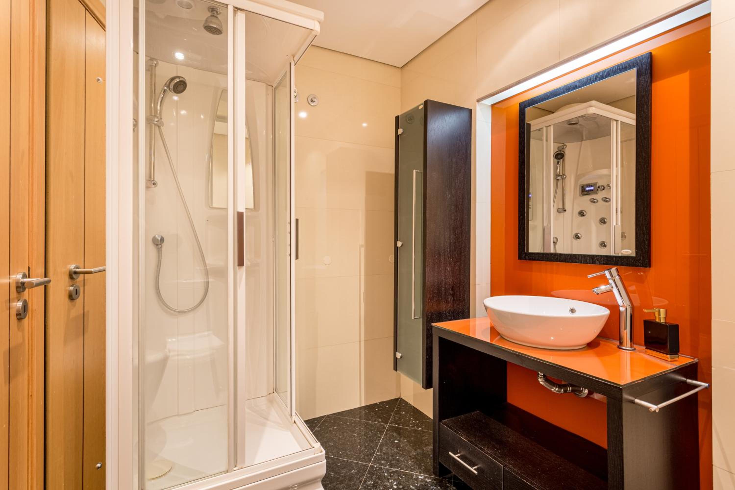 JOIVY Elegant villa w dual pools in Carnaxide