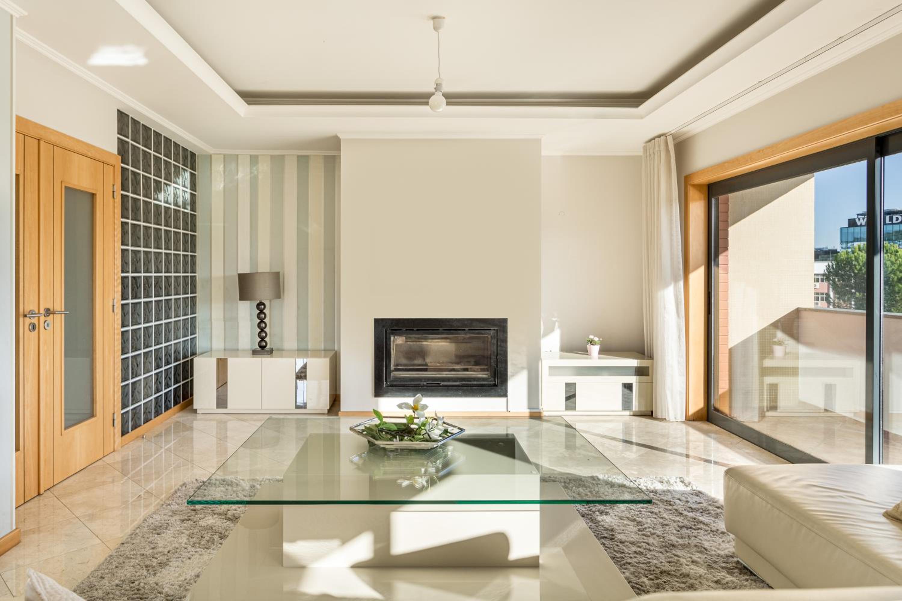 JOIVY Elegant villa w dual pools in Carnaxide