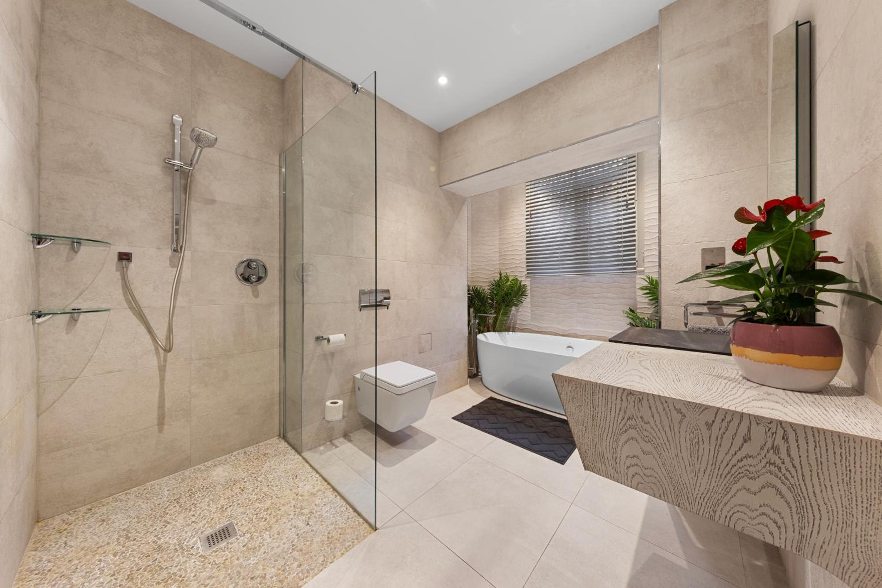 Harrods 2 Bed Lux Flat w/patio