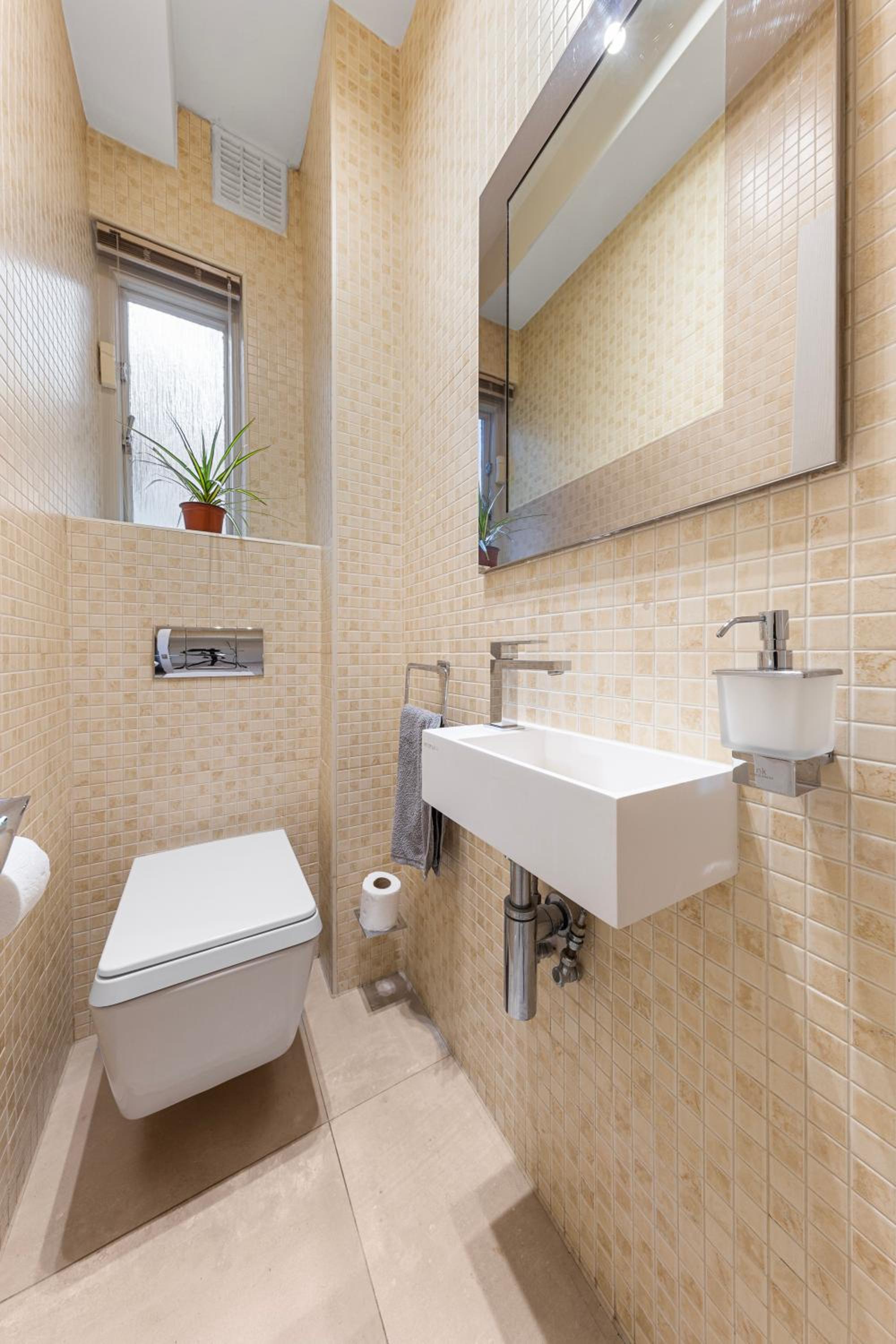 Harrods 2 Bed Lux Flat w/patio
