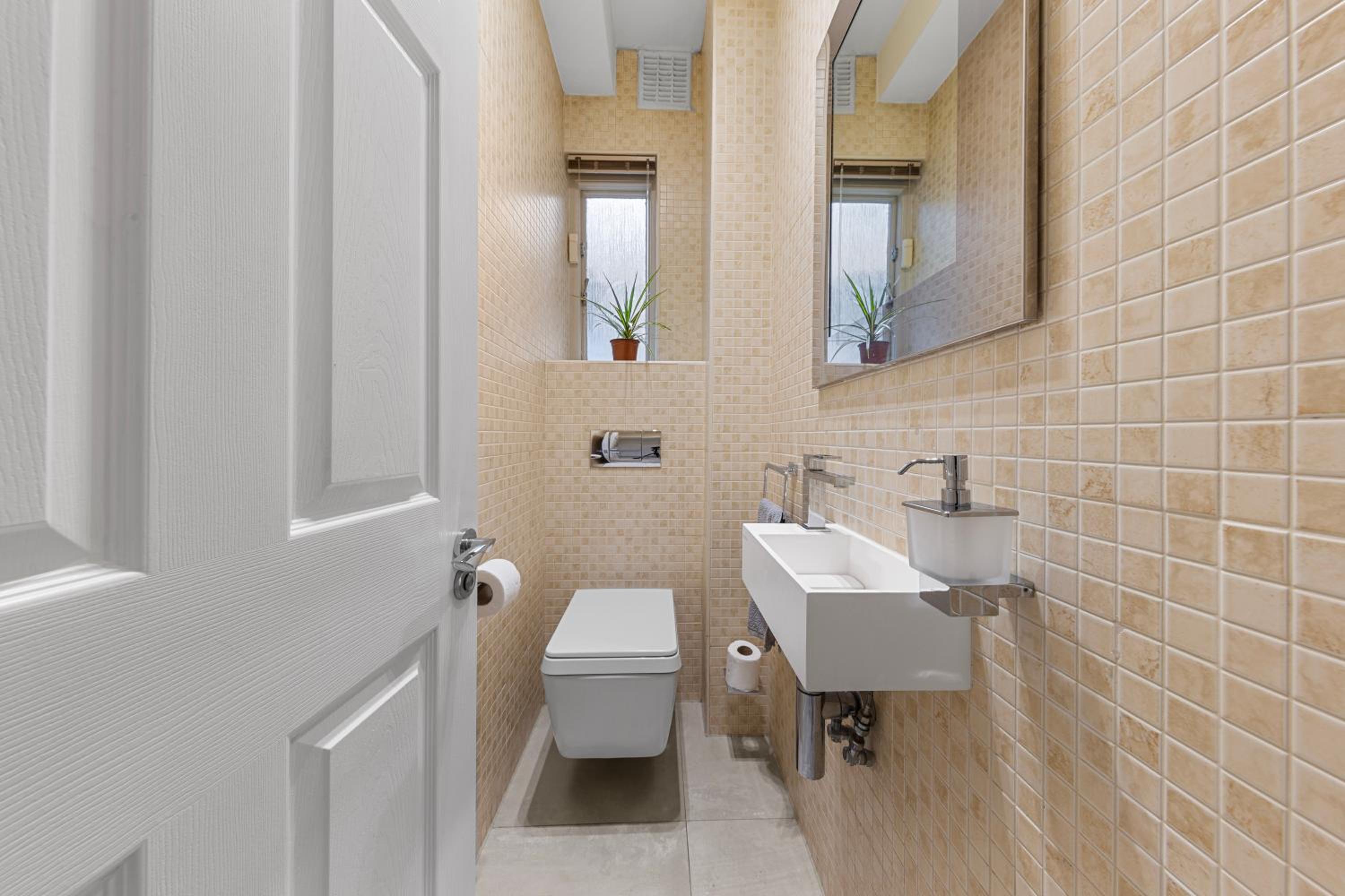 Harrods 2 Bed Lux Flat w/patio