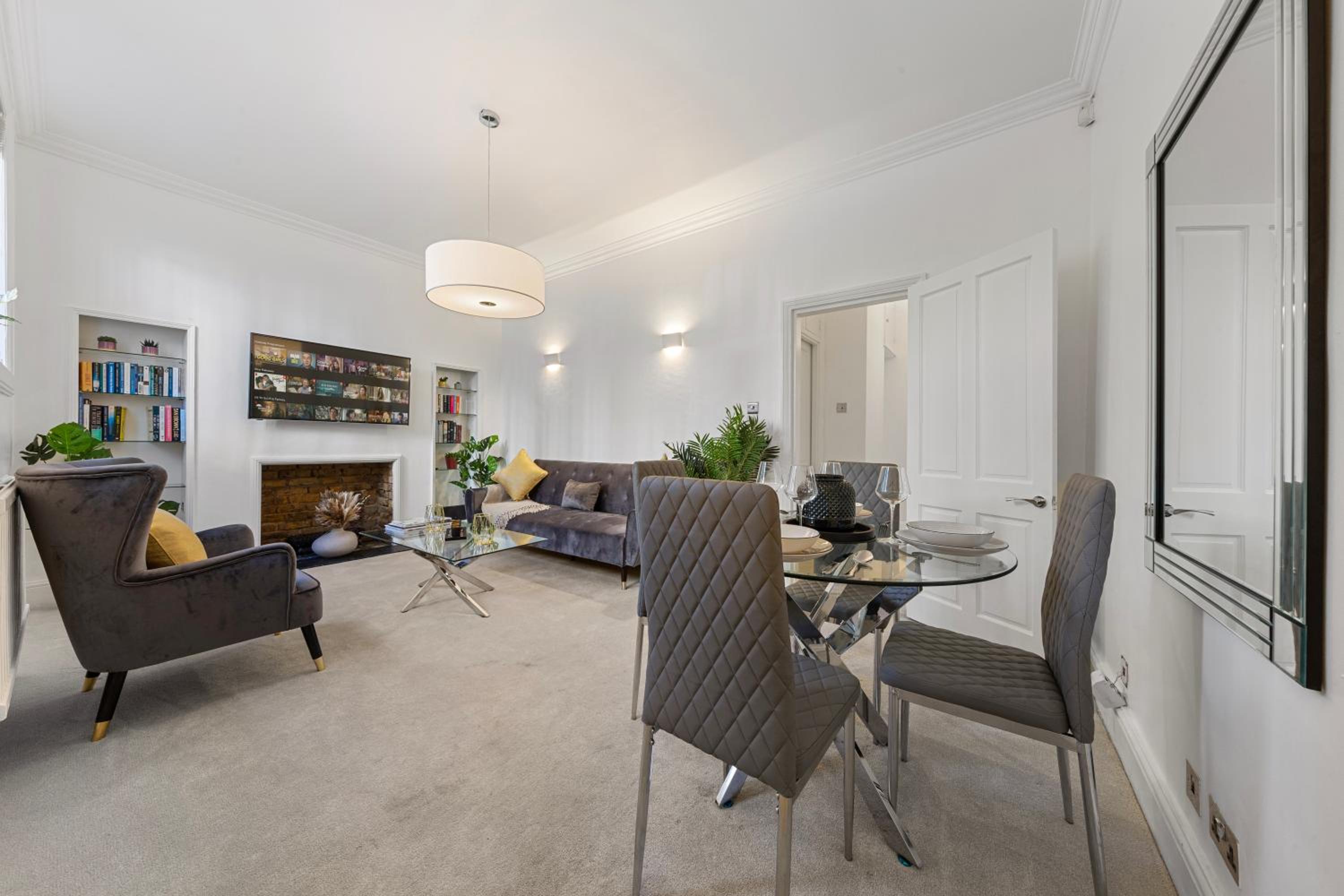 Harrods 2 Bed Lux Flat w/patio