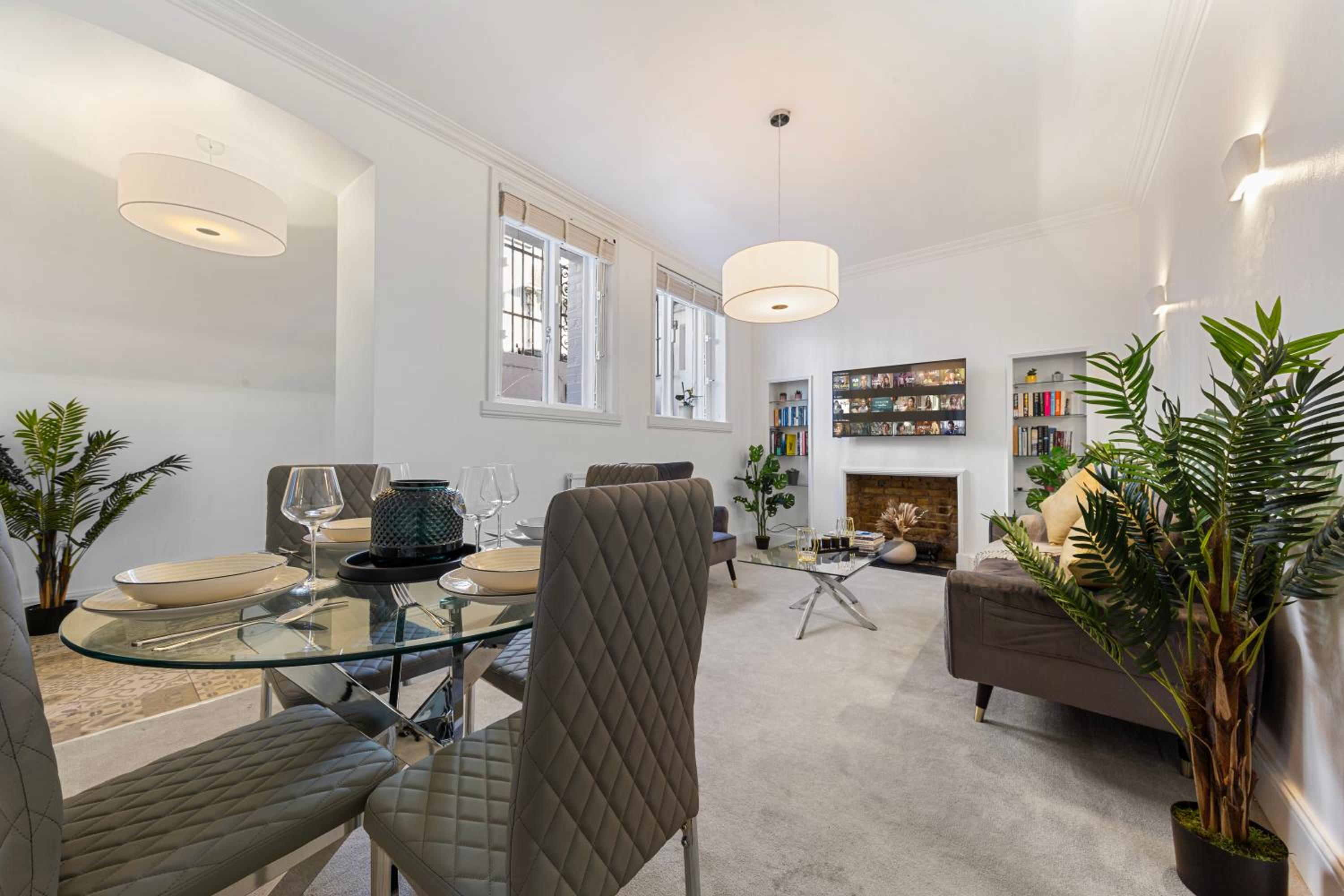 Harrods 2 Bed Lux Flat w/patio
