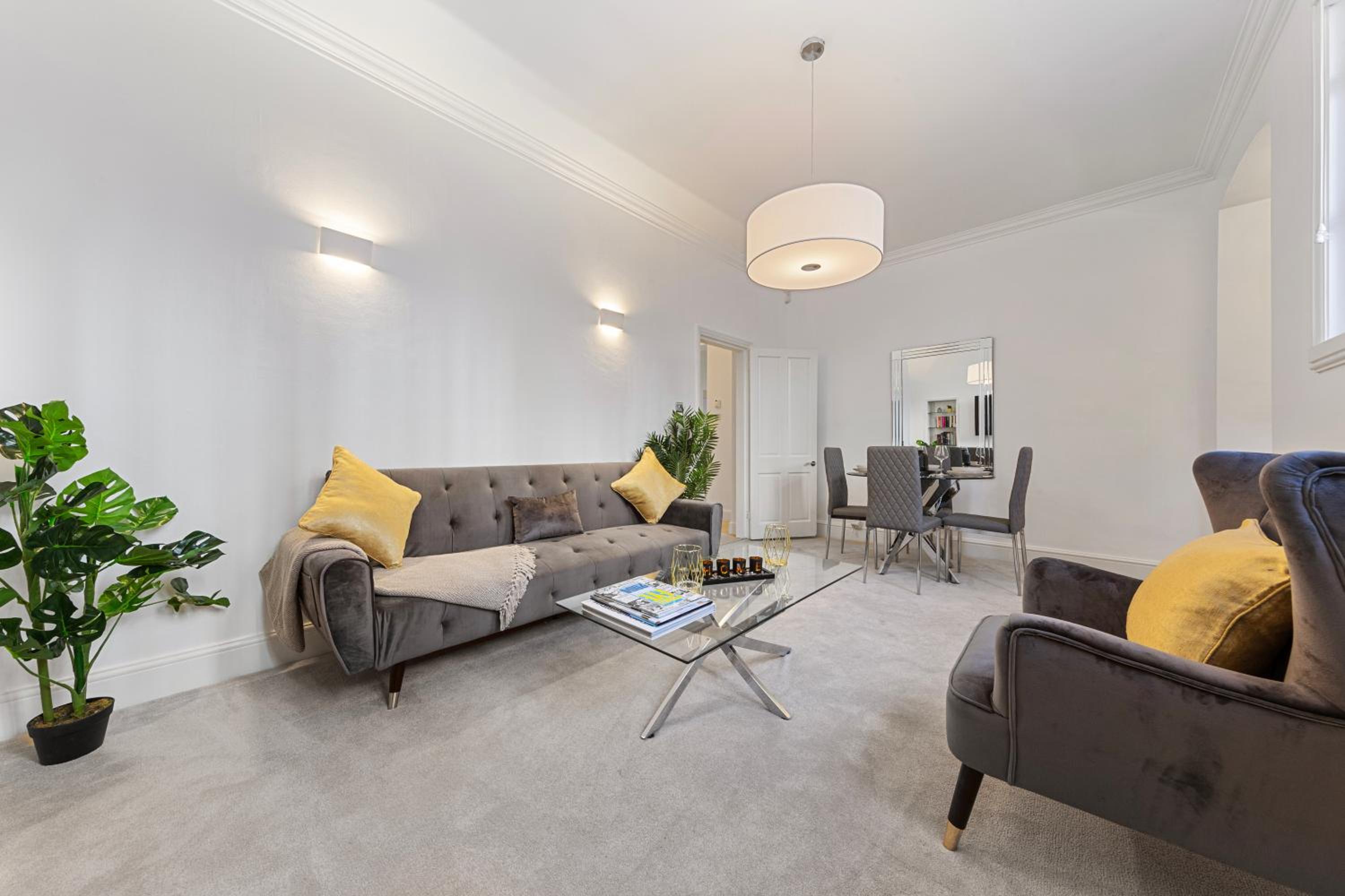 Harrods 2 Bed Lux Flat w/patio