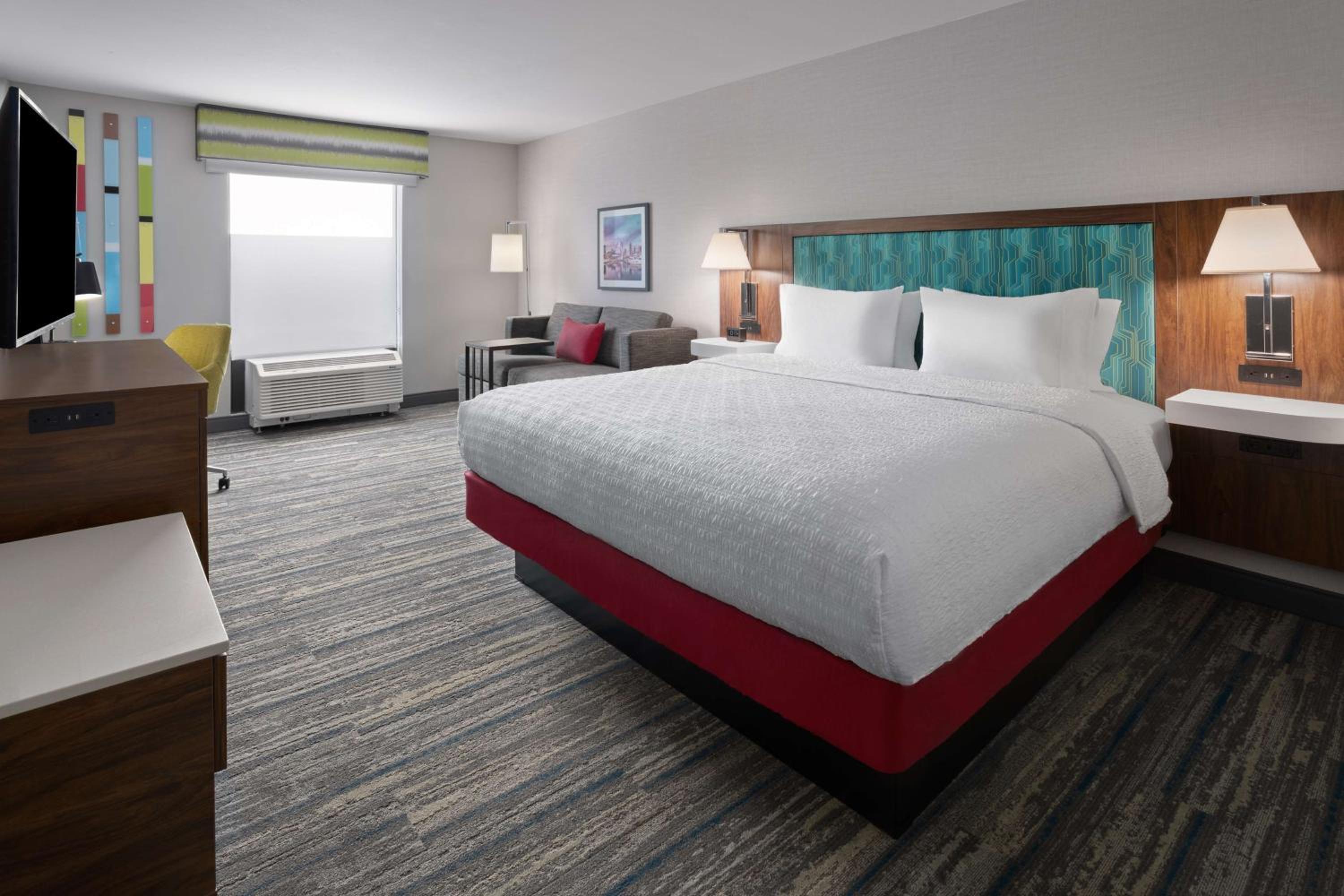New York City Vacations - Hampton Inn Cleveland-Airport/Tiedeman Road - Property Image 8