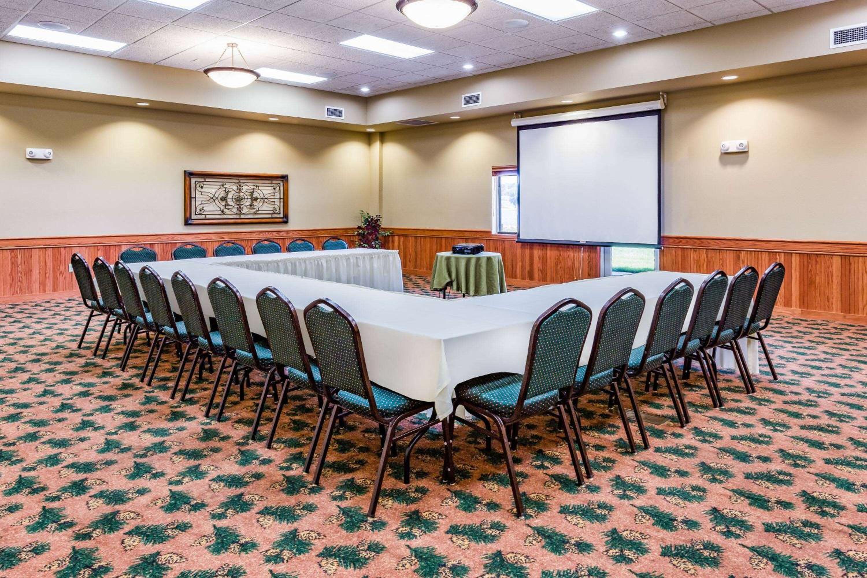 AmericInn by Wyndham Fort Pierre Conference Center - Property Image 1