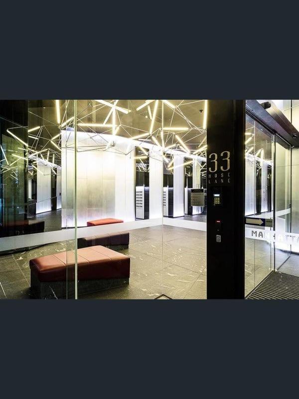 Great location 2B2B Free Parking