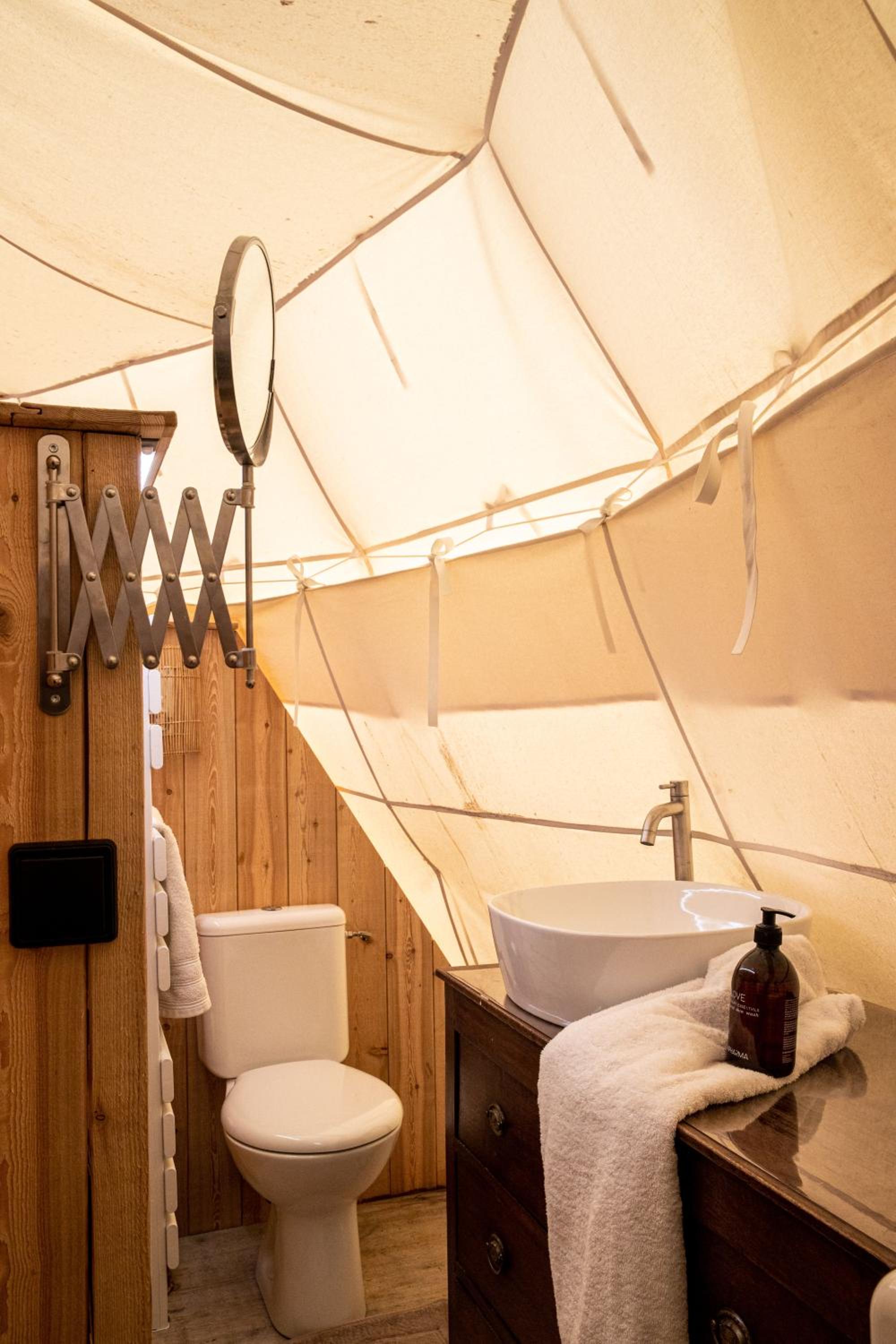 Cabin Margot with hot tub in private garden