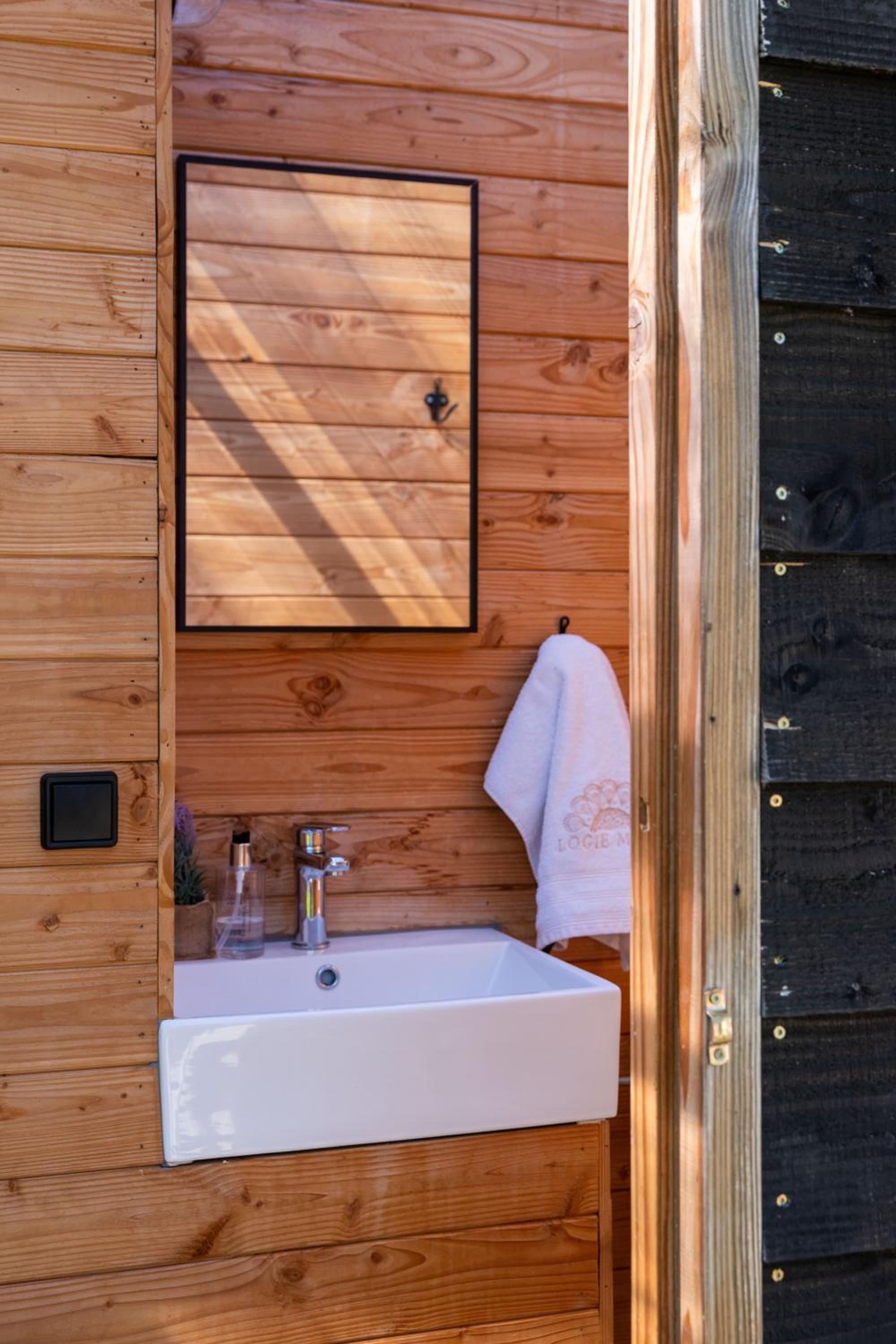 Cabin Margot with hot tub in private garden