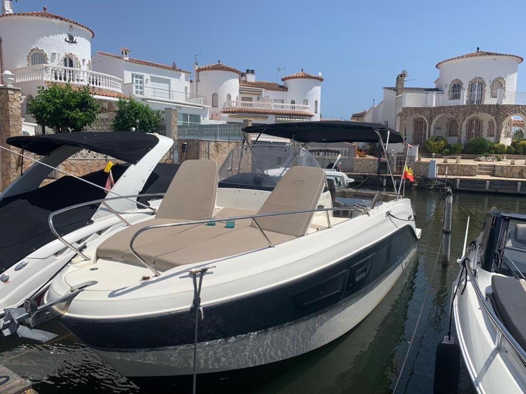 Casa Serenity au canal avec piscine et amarre