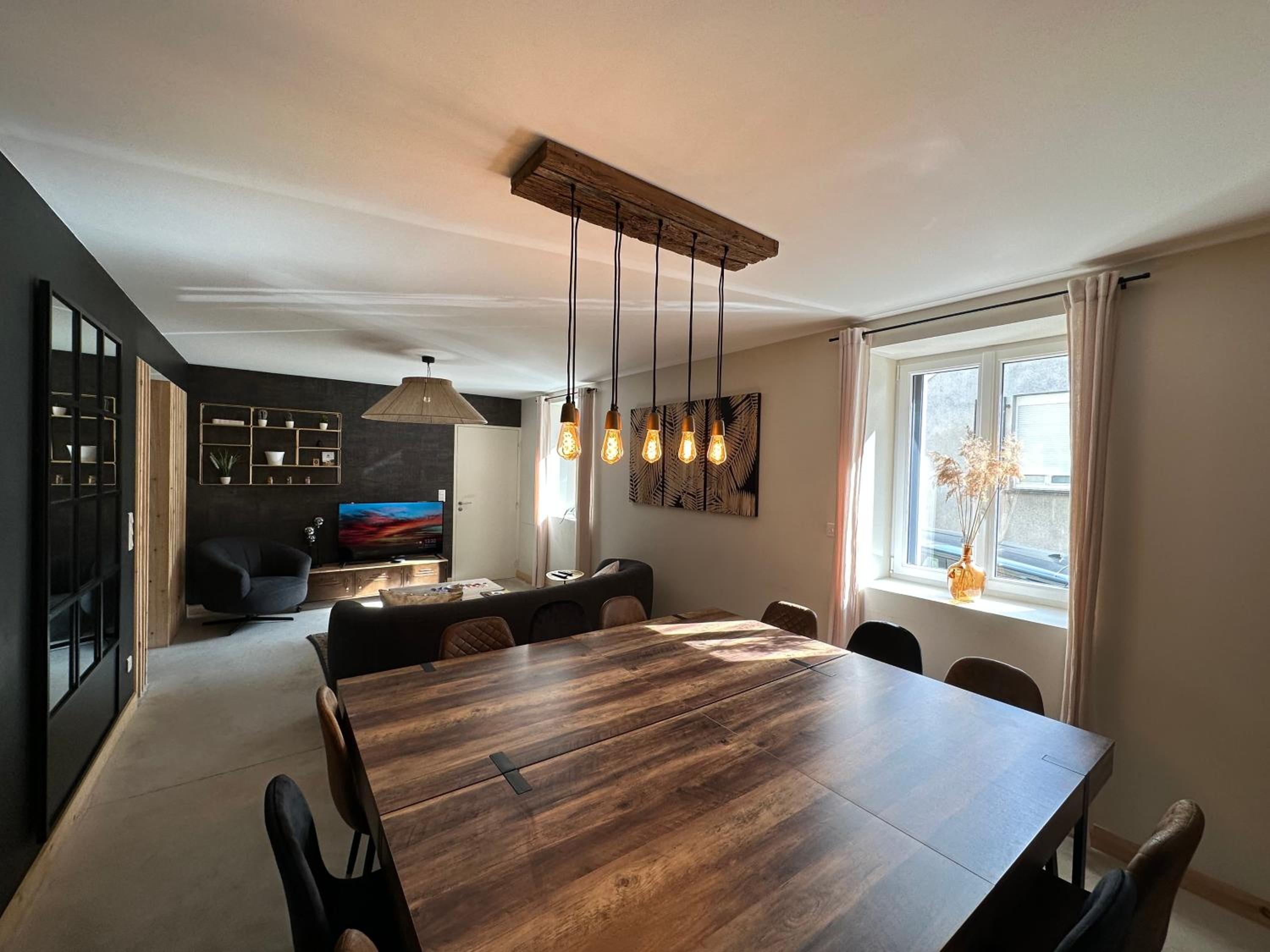 Maison 200m2- 9 chambres avec sdb - 16-18 personnes - séminaire-Proche Centre-Ville-Gare et Arena-terrasse