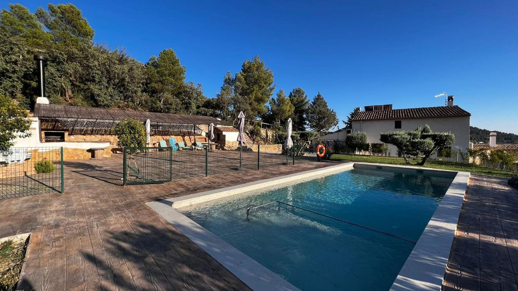 ENTRESIERRAS Apartamentos rurales con chimenea, barbacoa y espacio para eventos