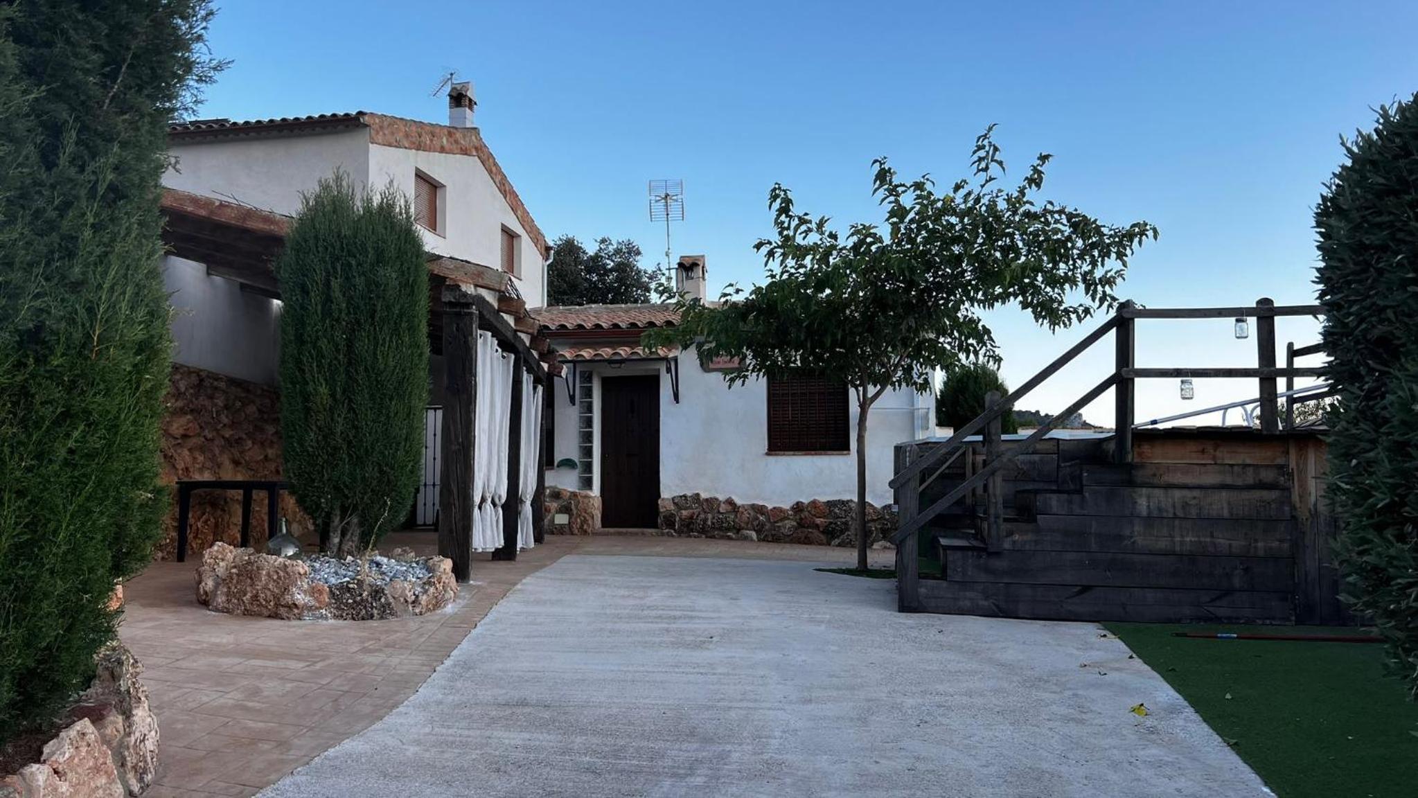 ENTRESIERRAS Apartamentos rurales con chimenea, barbacoa y espacio para eventos