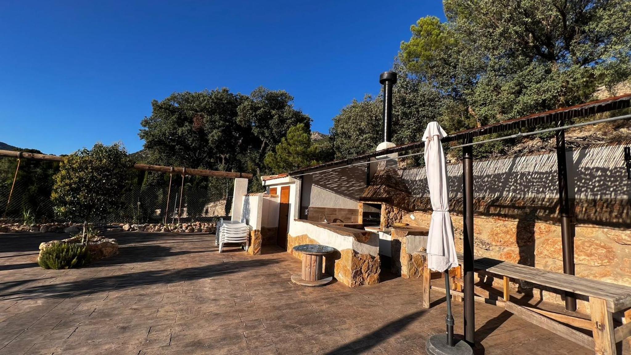 ENTRESIERRAS Apartamentos rurales con chimenea, barbacoa y espacio para eventos