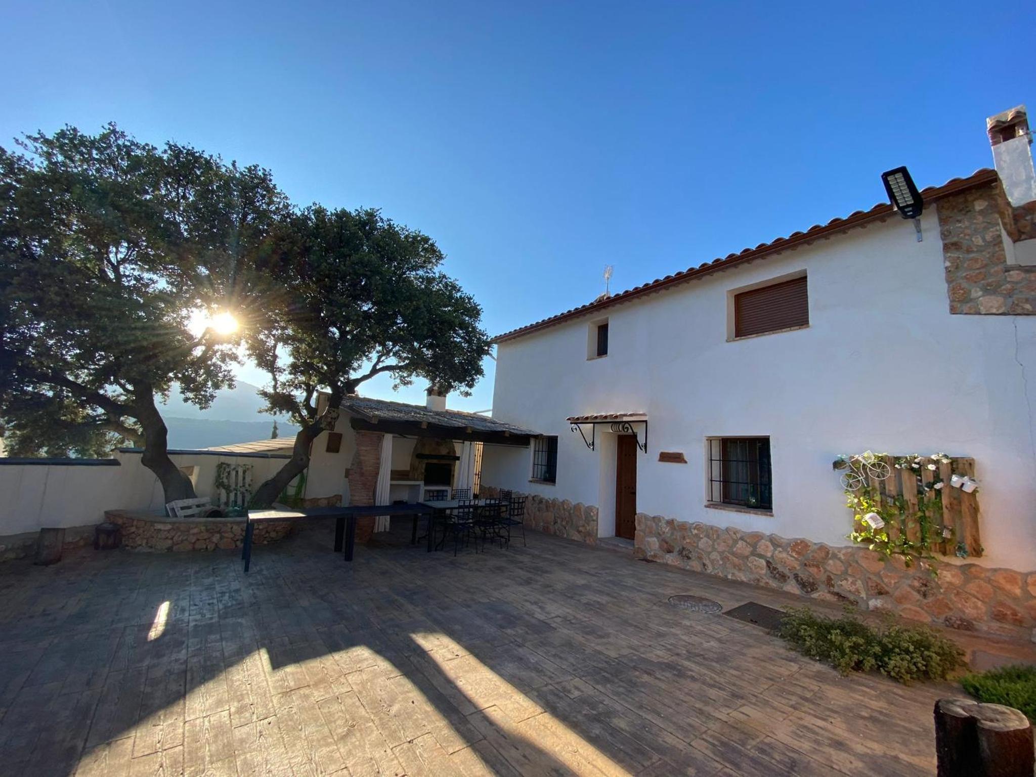 ENTRESIERRAS Apartamentos rurales con chimenea, barbacoa y espacio para eventos