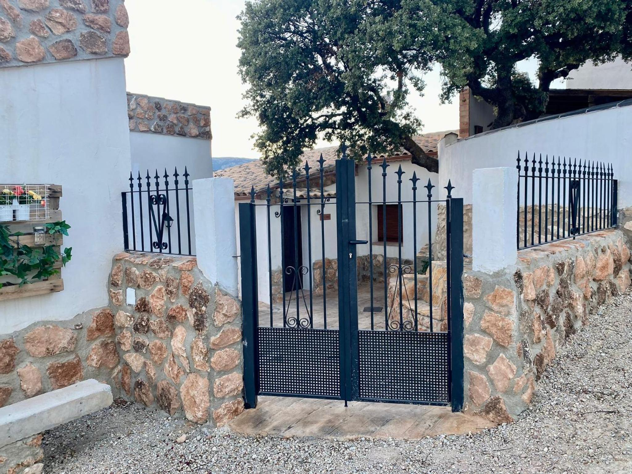 ENTRESIERRAS Apartamentos rurales con chimenea, barbacoa y espacio para eventos