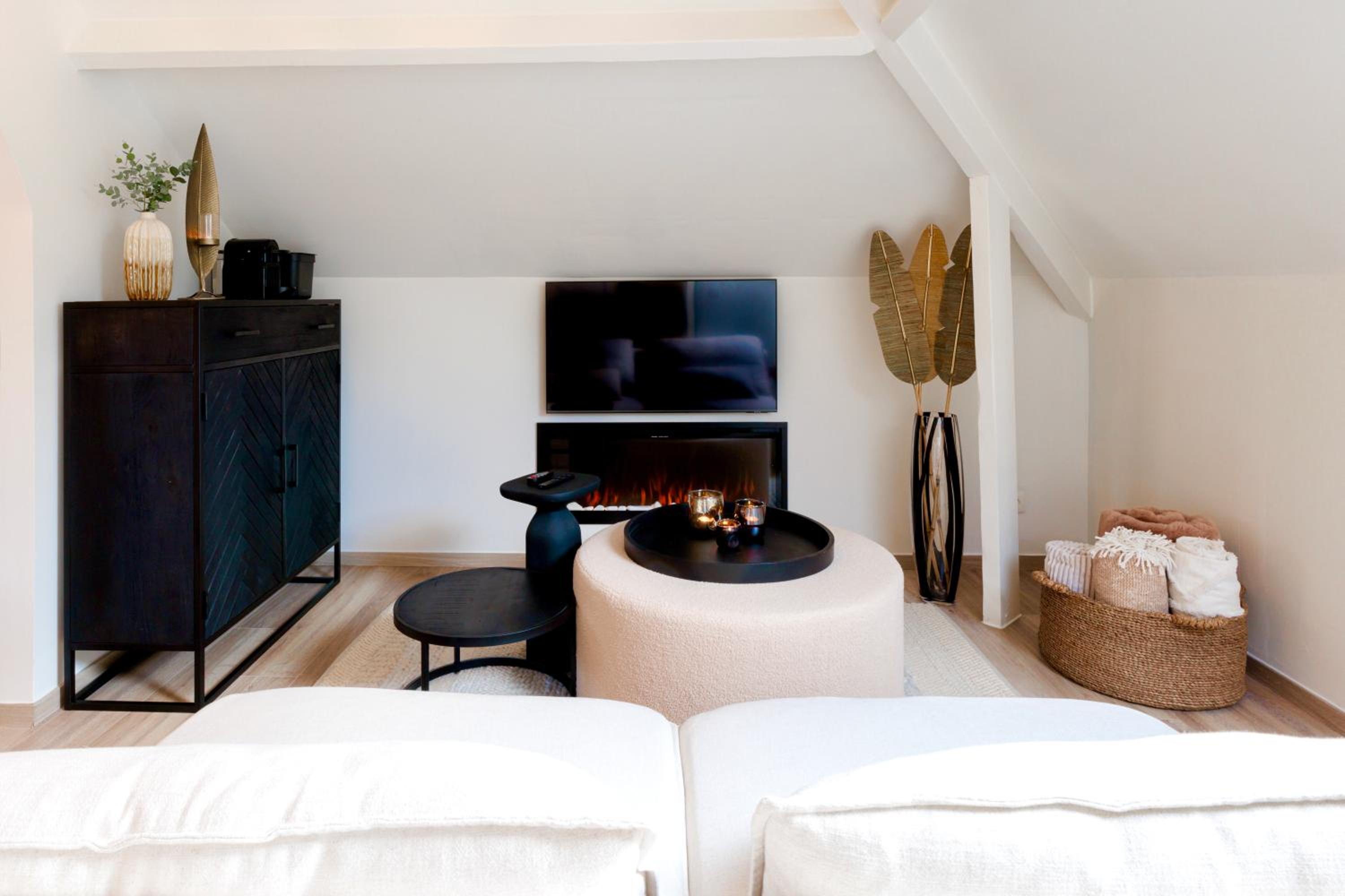 Maison La Belle Cosy 2-bedroom house with jacuzzi & airco