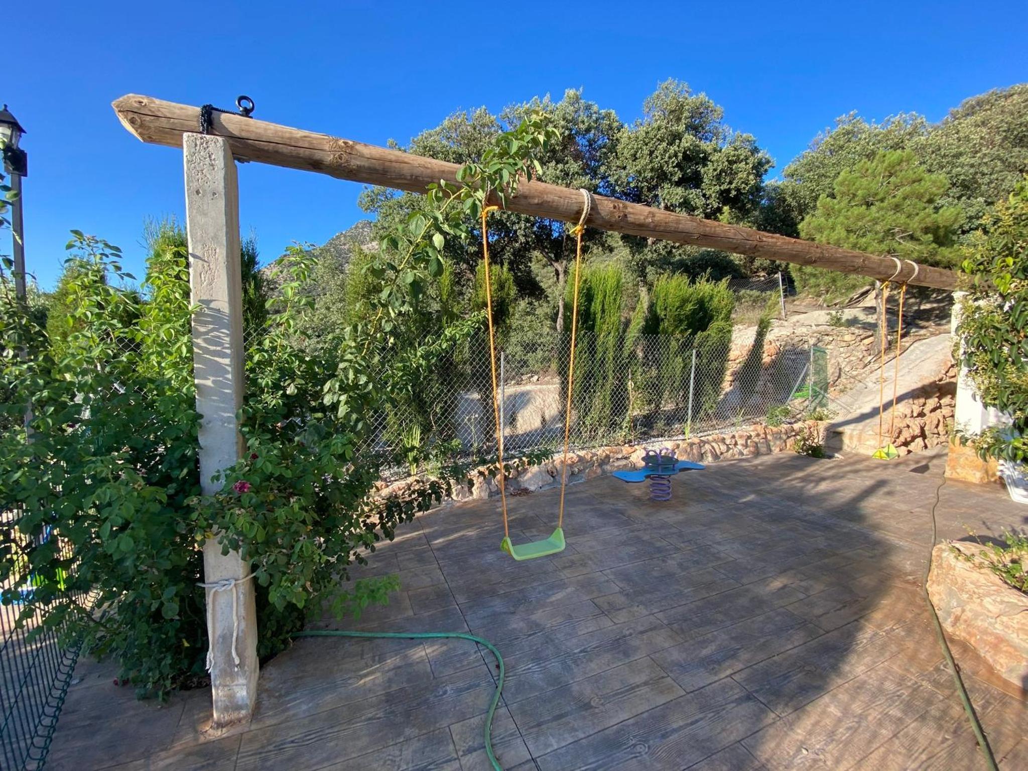 ENTRESIERRAS Apartamentos rurales con chimenea, barbacoa y espacio para eventos