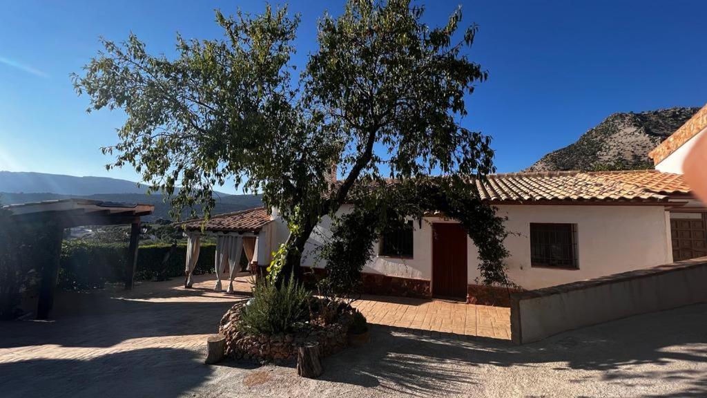 ENTRESIERRAS Apartamentos rurales con chimenea, barbacoa y espacio para eventos