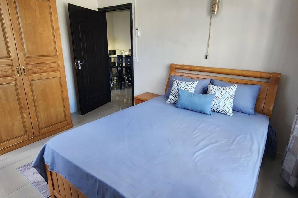 Number 8, 2nd Floor, Pebble Bay Apartments view 3