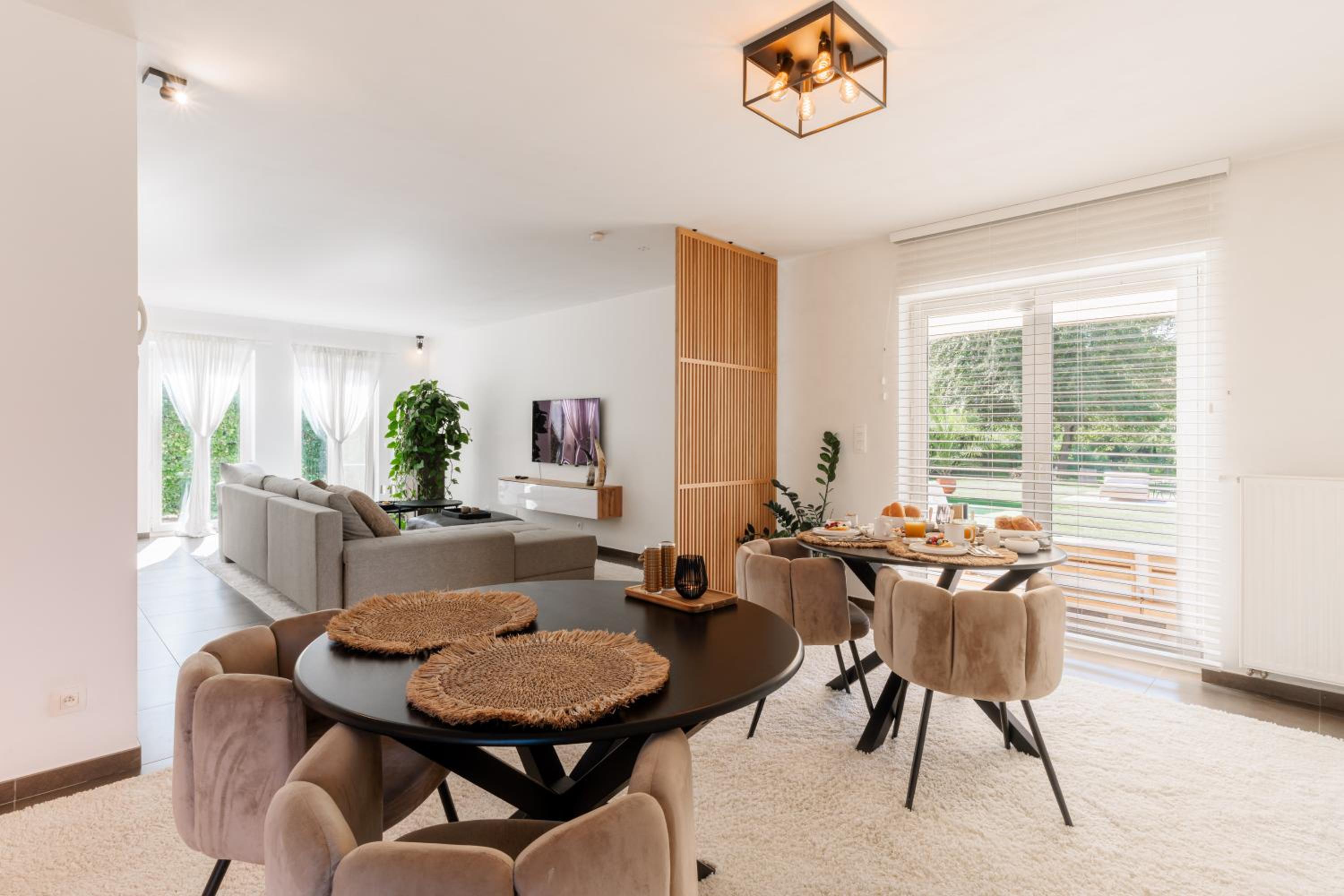 Maison La Belle Cosy 2-bedroom house with jacuzzi & airco