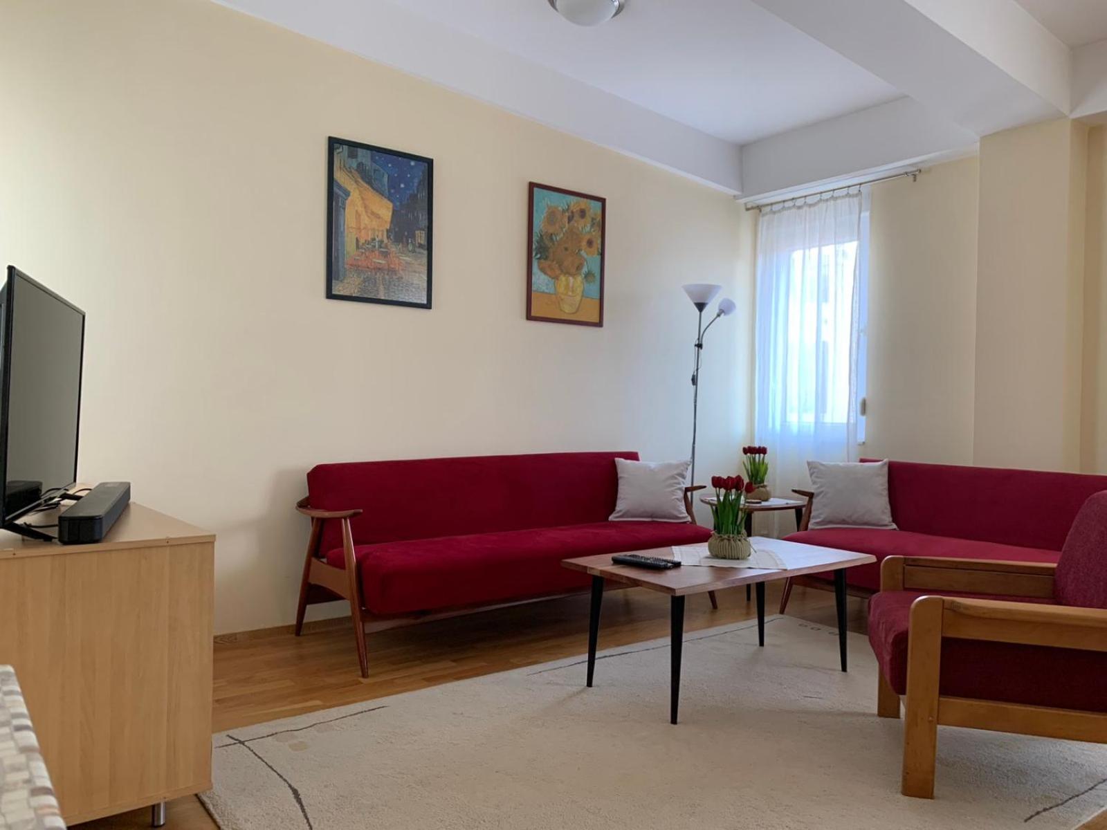 Bright top floor apartment with free parking view 3