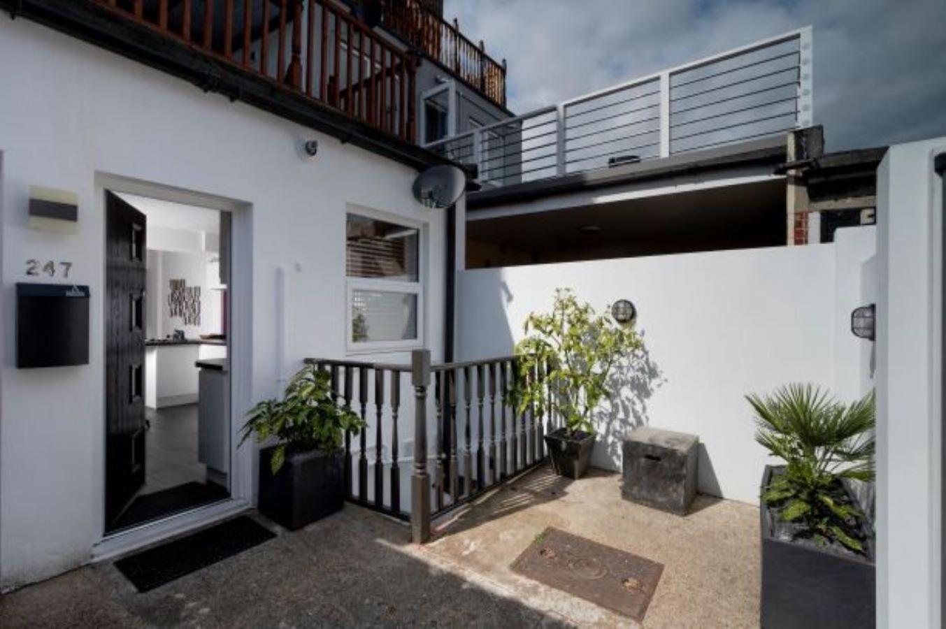Milton Mews - Spacious and modern 3 bedroom apartment in Portsmouth view 3