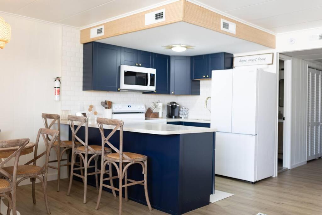 Family-Friendly Condo Steps From Beach with Ocean-View view 2