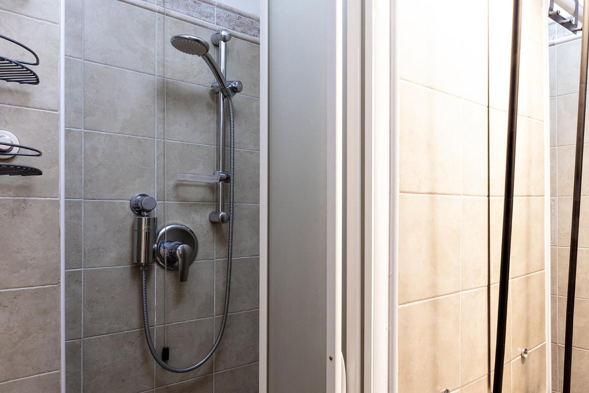 DeHomes - Business Suites, Milan Centre, Wi-Fi & Netflix, 10 minutes Duomo & more