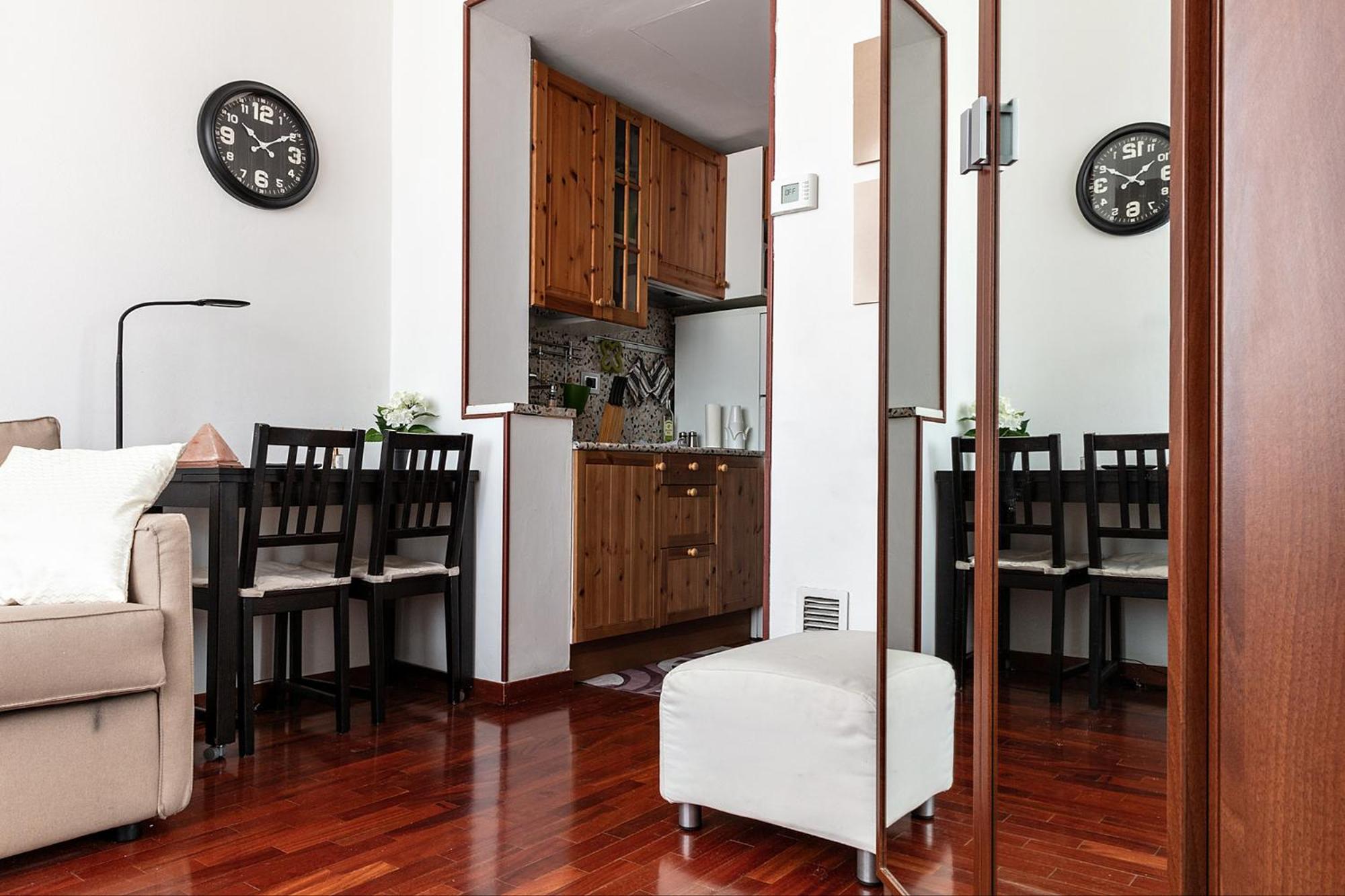 DeHomes - Business Suites, Milan Centre, Wi-Fi & Netflix, 10 minutes Duomo & more