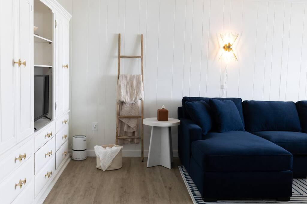 Family-Friendly Condo Steps From Beach with Ocean-View view 4