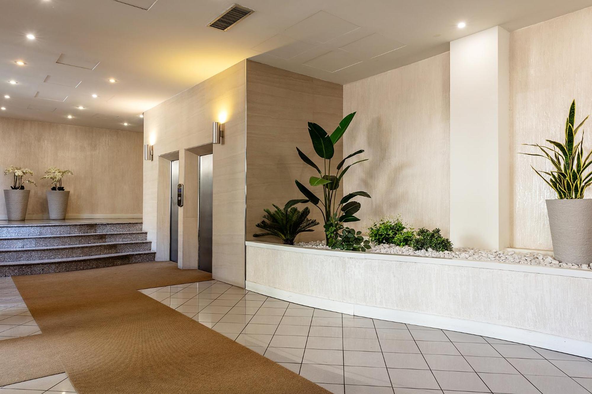 DeHomes - Business Suites, Milan Centre, Wi-Fi & Netflix, 10 minutes Duomo & more