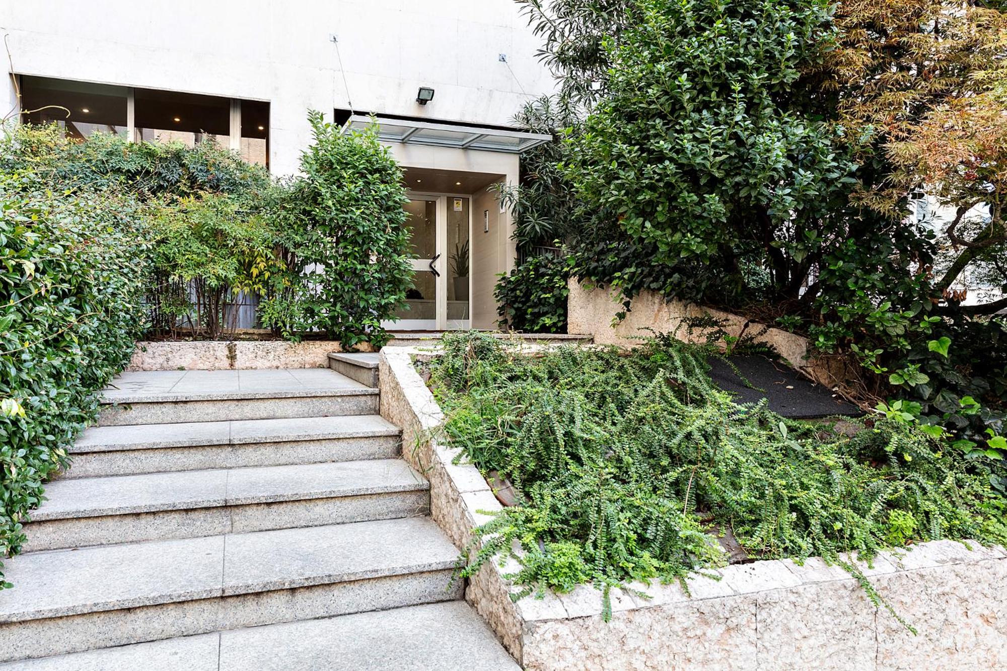 DeHomes - Business Suites, Milan Centre, Wi-Fi & Netflix, 10 minutes Duomo & more