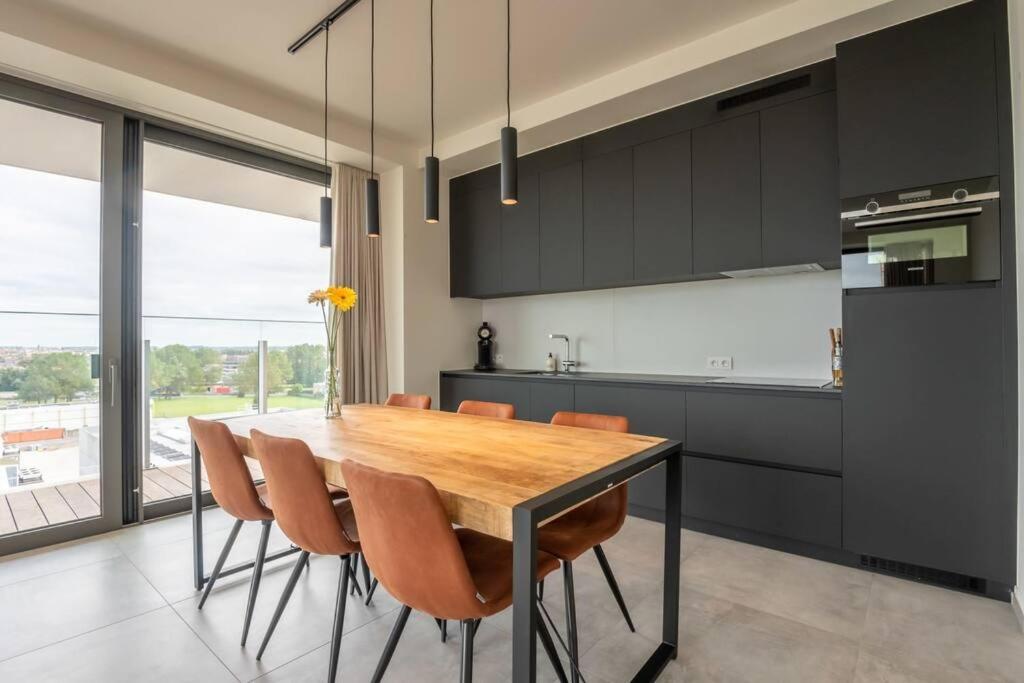 Pure luxe met zwembad en parking