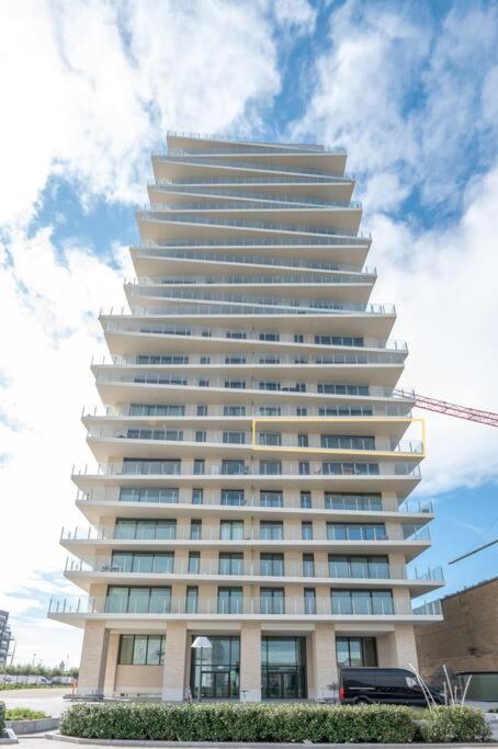 Pure luxe met zwembad en parking