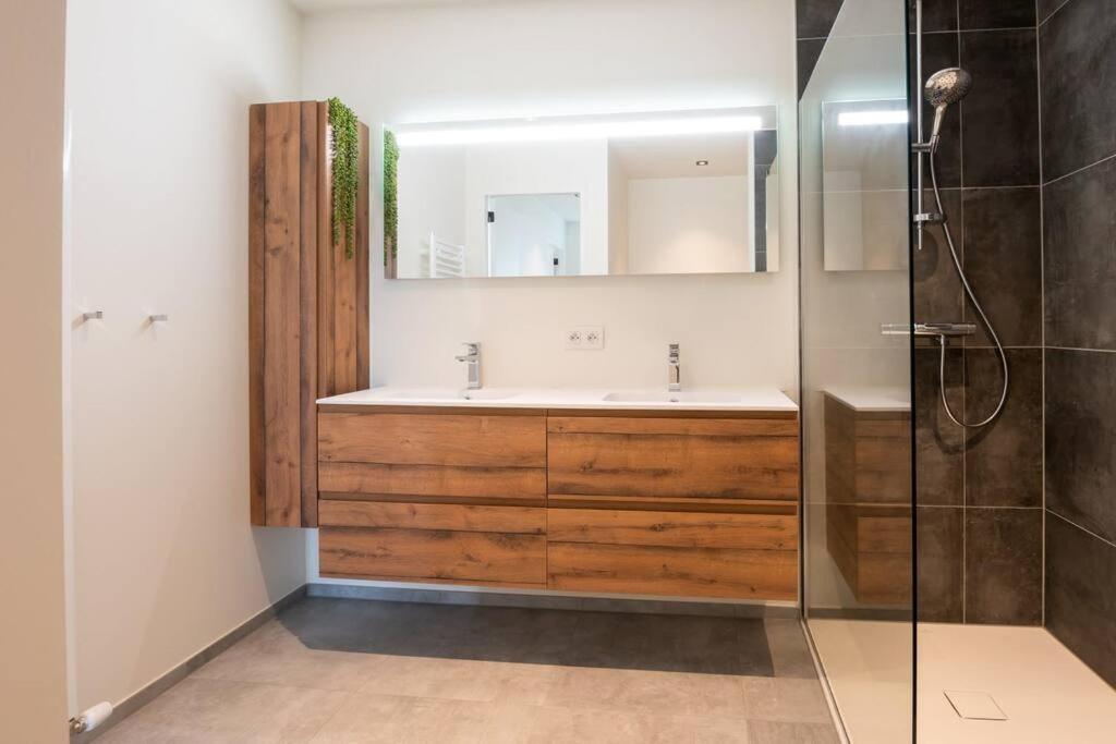 Pure luxe met zwembad en parking